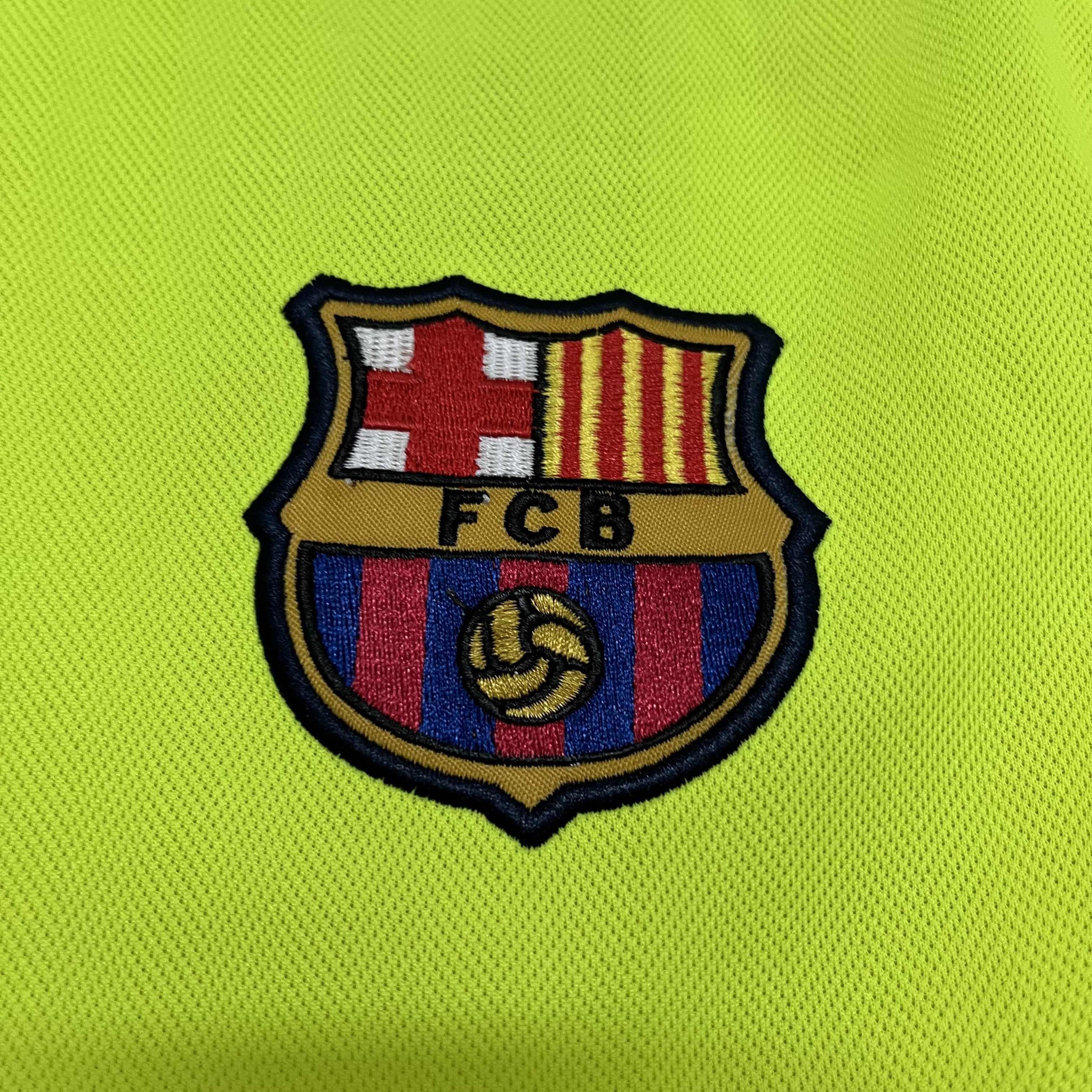 Camisola alternativa Barcelona 2005-06 - Ronaldinho 10 - Versão adepto 5