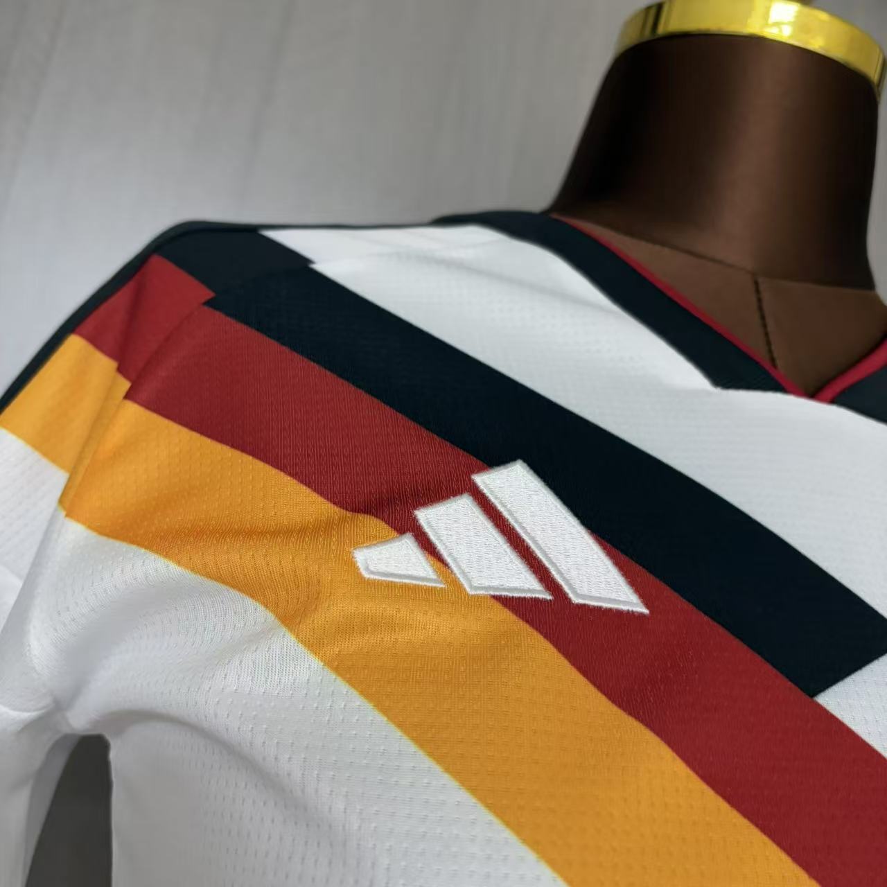 Camisola Principal Alemanha Mundial 2026 - Versão feminina 4