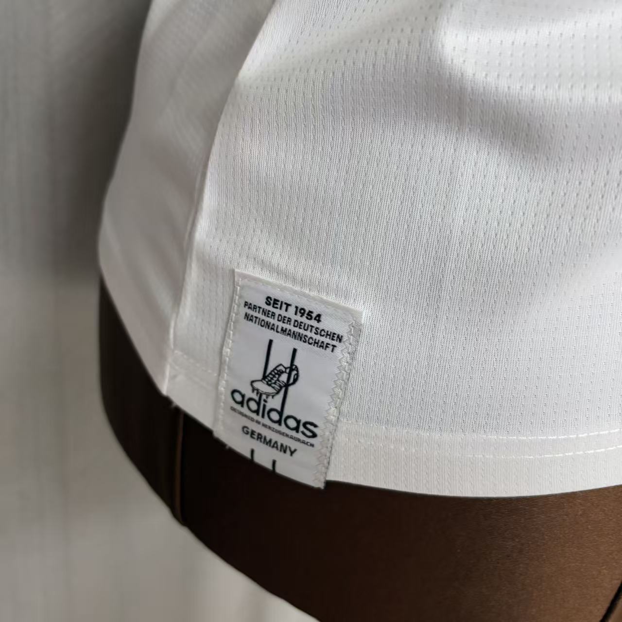 Camisola Principal Alemanha Mundial 2026 - Versão feminina 9