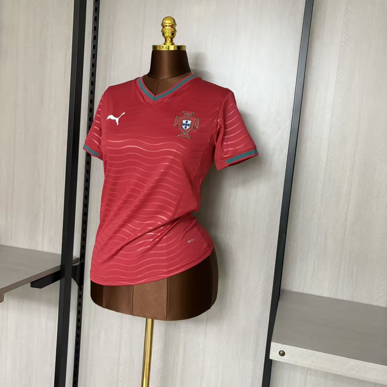 Camisola Principal Portugal Mundial 2026 - Versão feminina 5