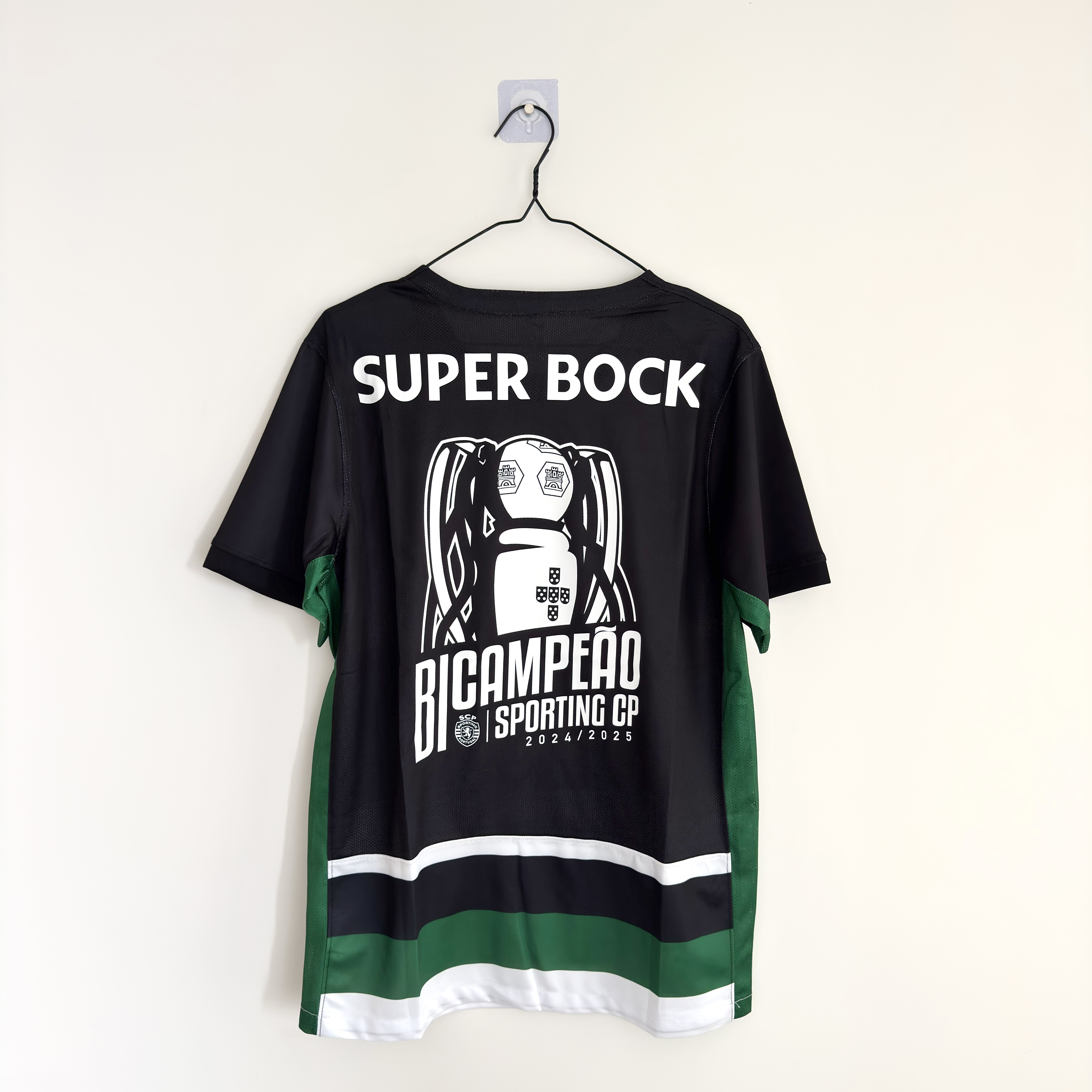 Camisola principal Sporting CP 2024/2025 Bicampeão Nacional - Versão adepto  1