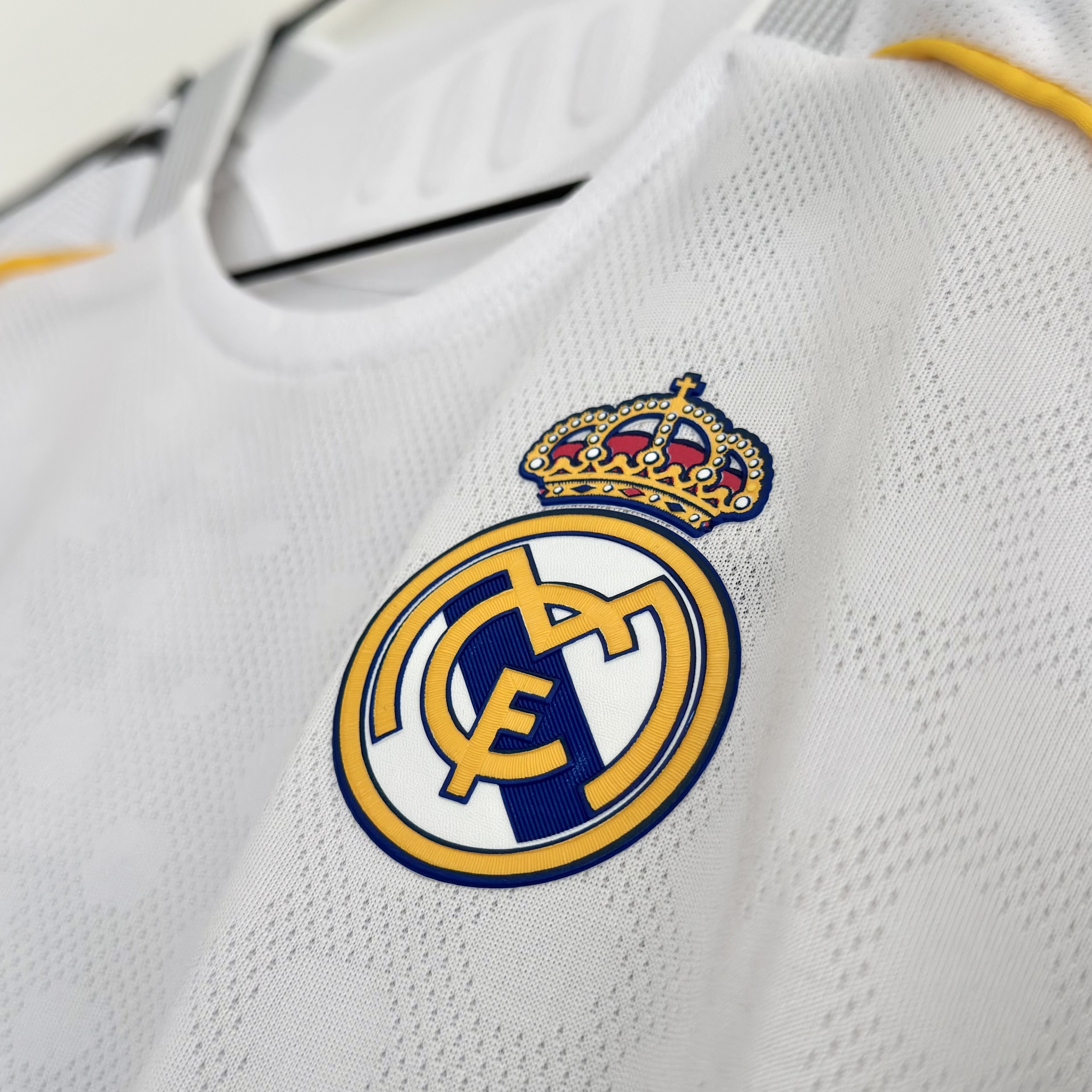 Camisola principal Real Madrid 2025/2026 - Trent 12 - Versão jogador - Tamanho M 5