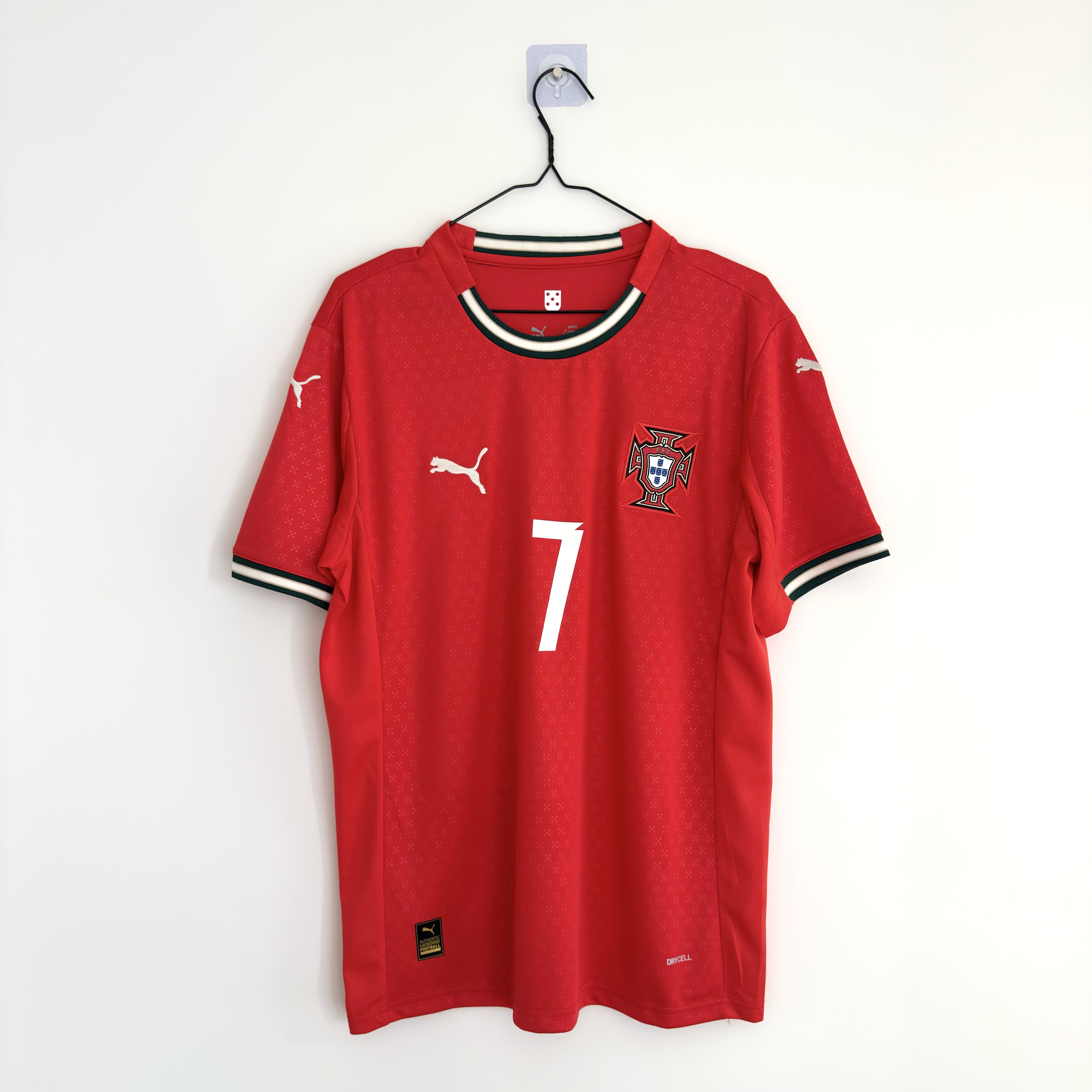 Camisola principal Portugal 2025 - Ronaldo 7 - Versão adepto - Tamanho M 2