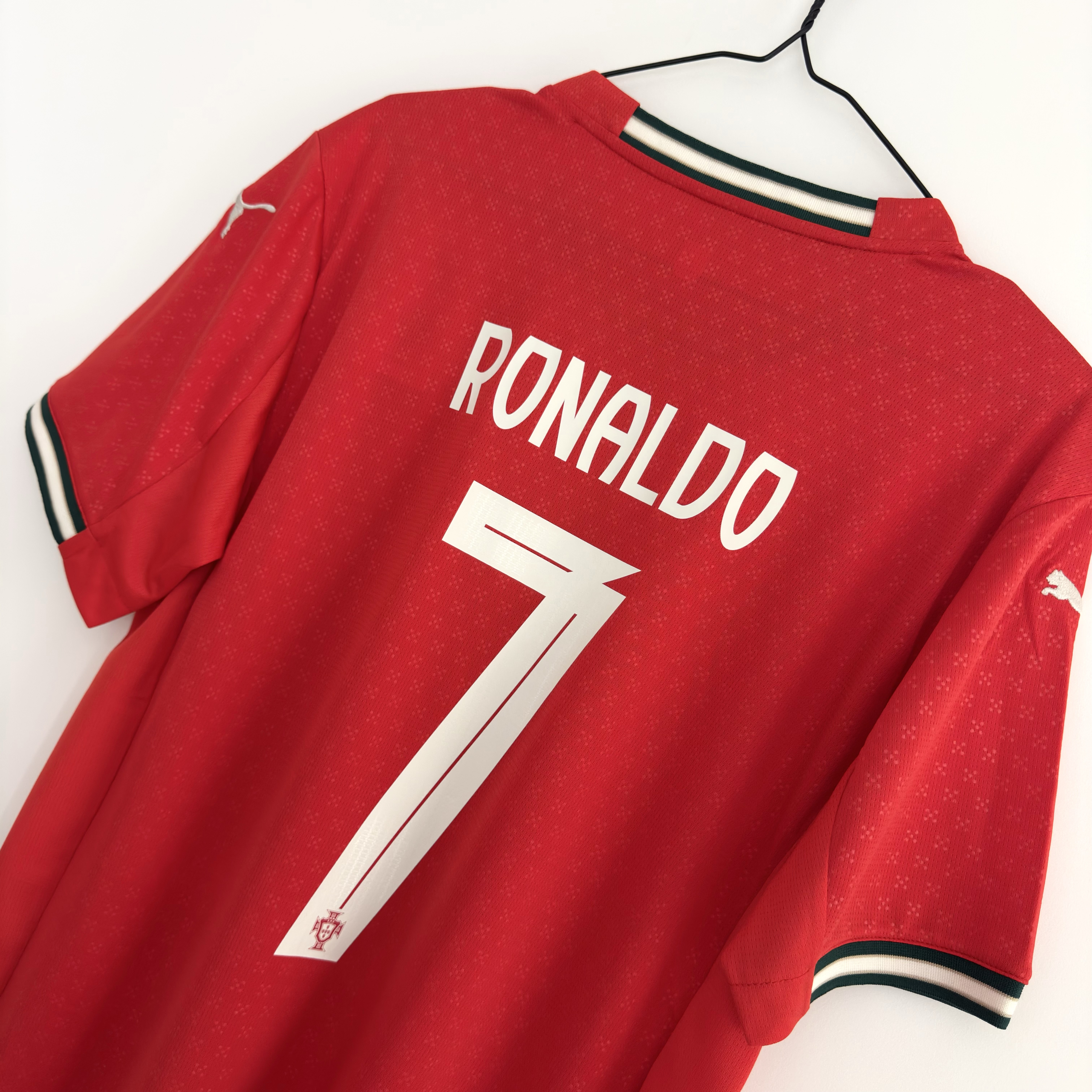 Camisola principal Portugal 2025 - Ronaldo 7 - Versão adepto - Tamanho M 4
