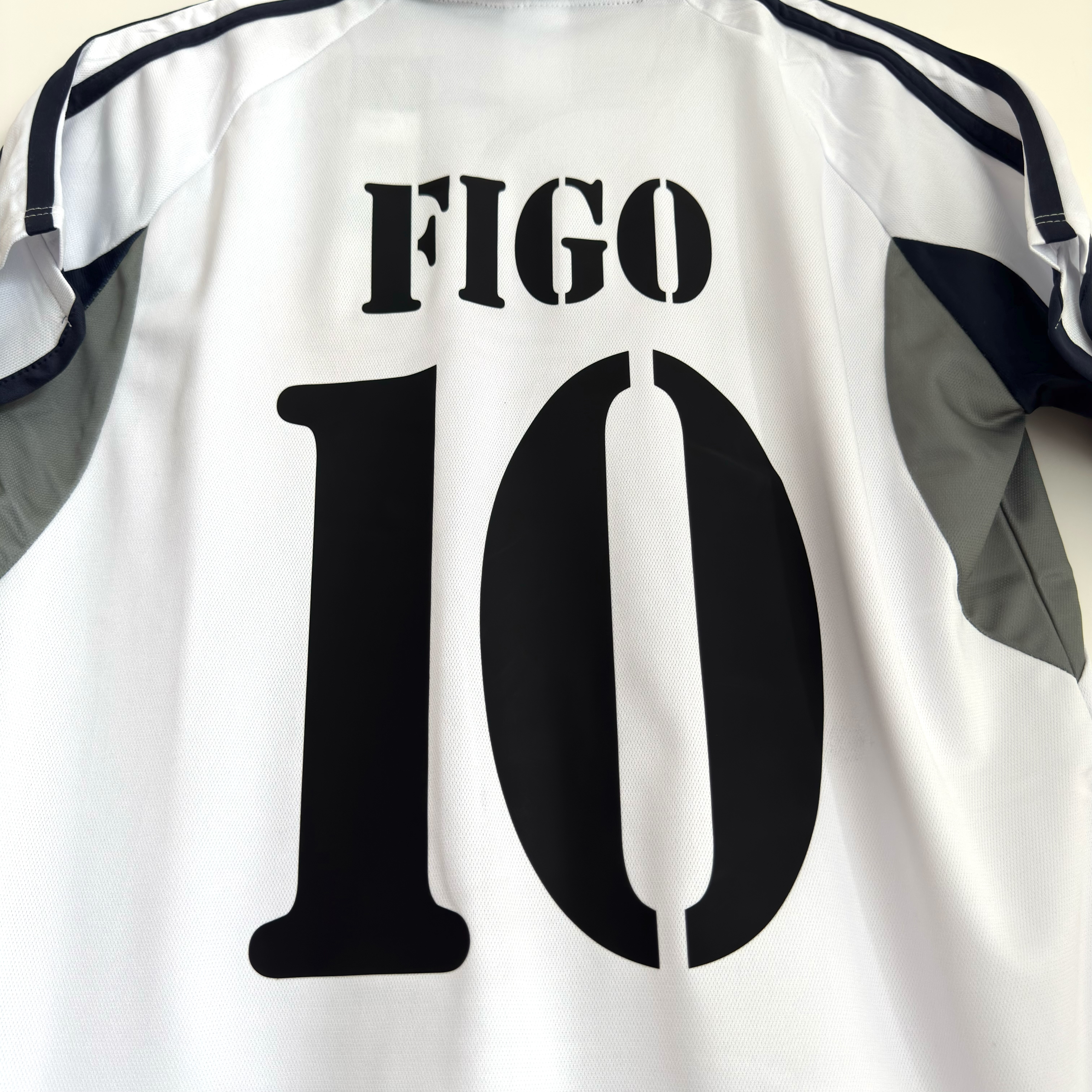 Camisola principal Real Madrid 2000/2001 - Figo 10 - Versão adepto - Tamanho M 3
