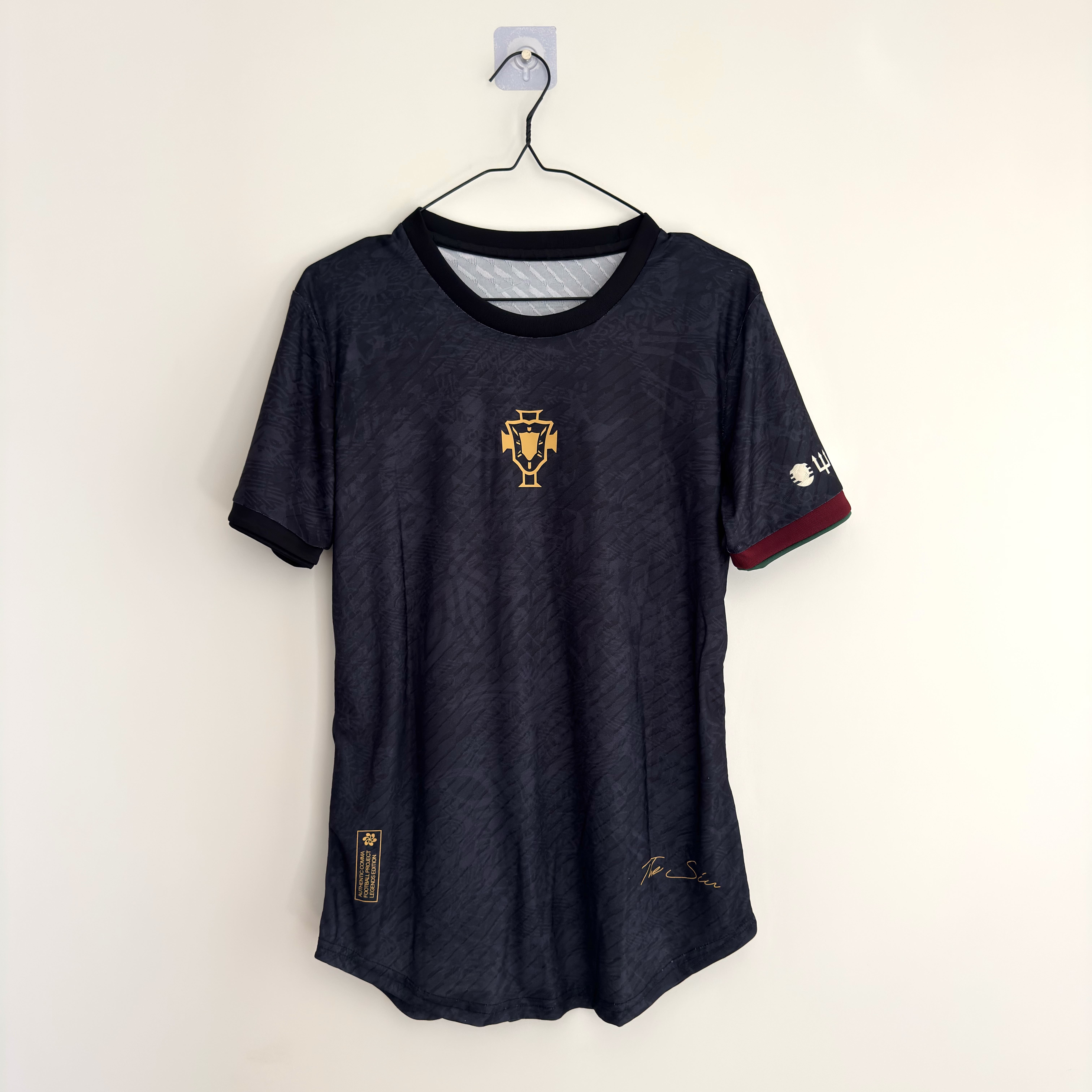 Camisola Portugal GOAT - Edição Especial CR7 - Versão jogador - Tamanho S 2