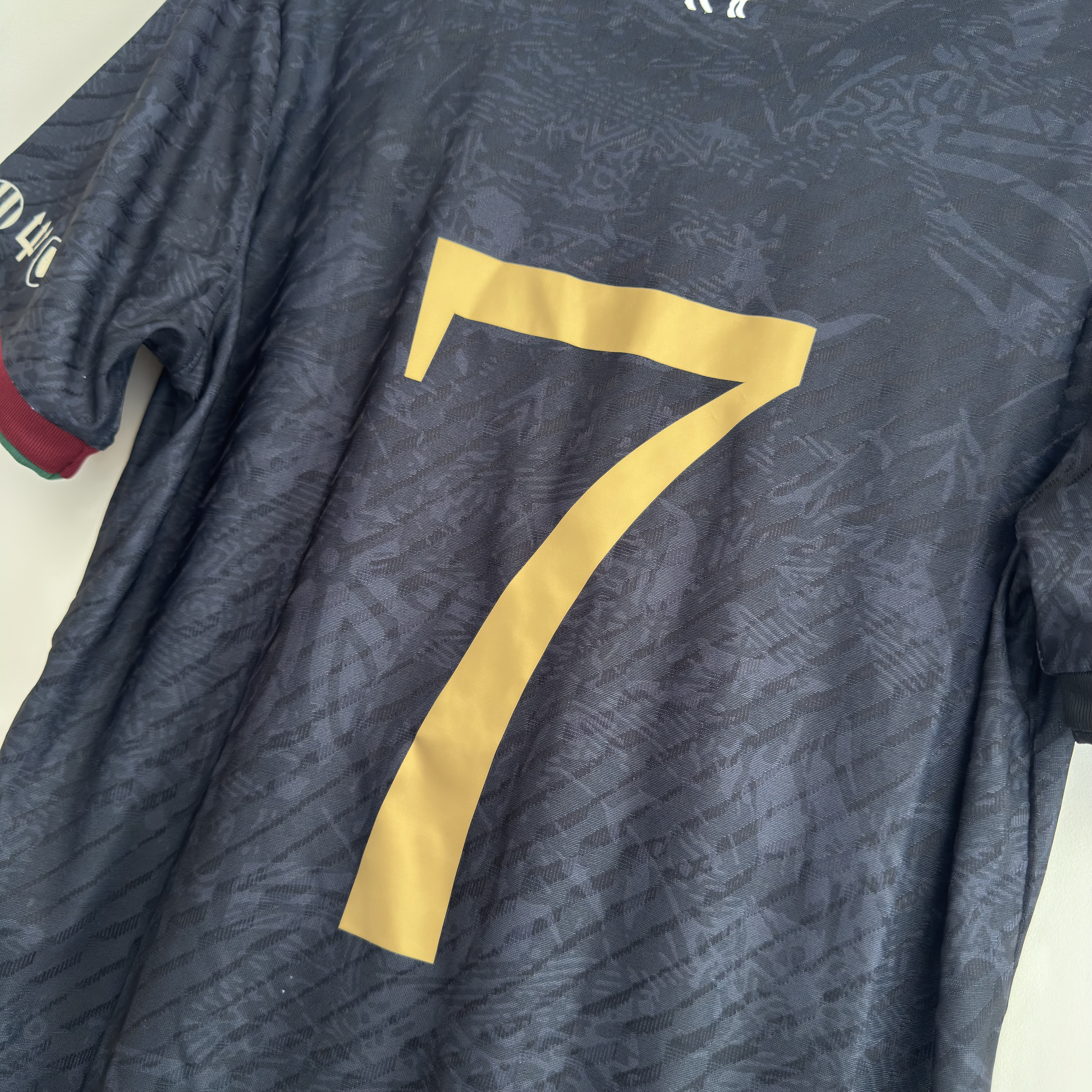 Camisola Portugal GOAT - Edição Especial CR7 - Versão jogador - Tamanho S 4