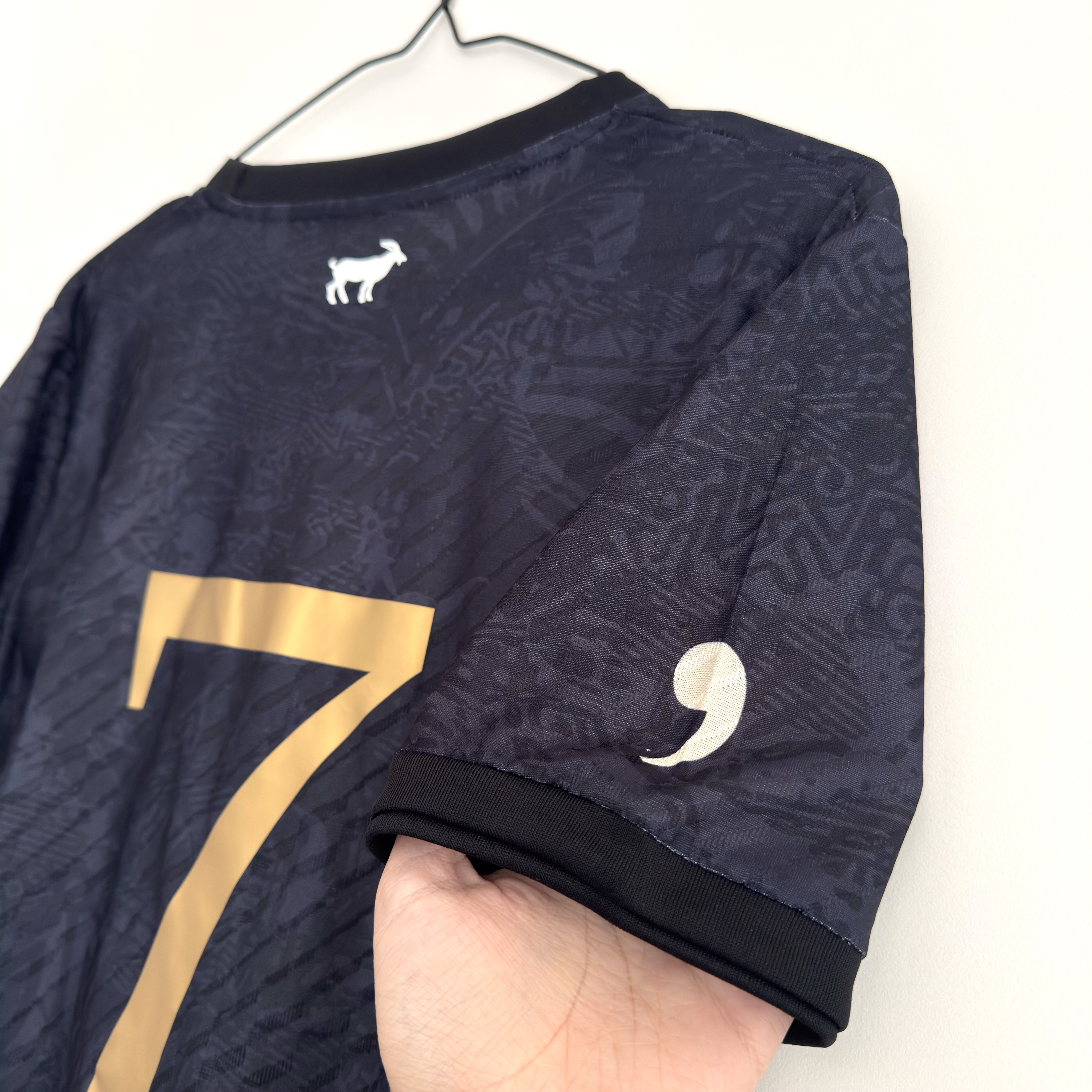 Camisola Portugal GOAT - Edição Especial CR7 - Versão jogador - Tamanho S 5