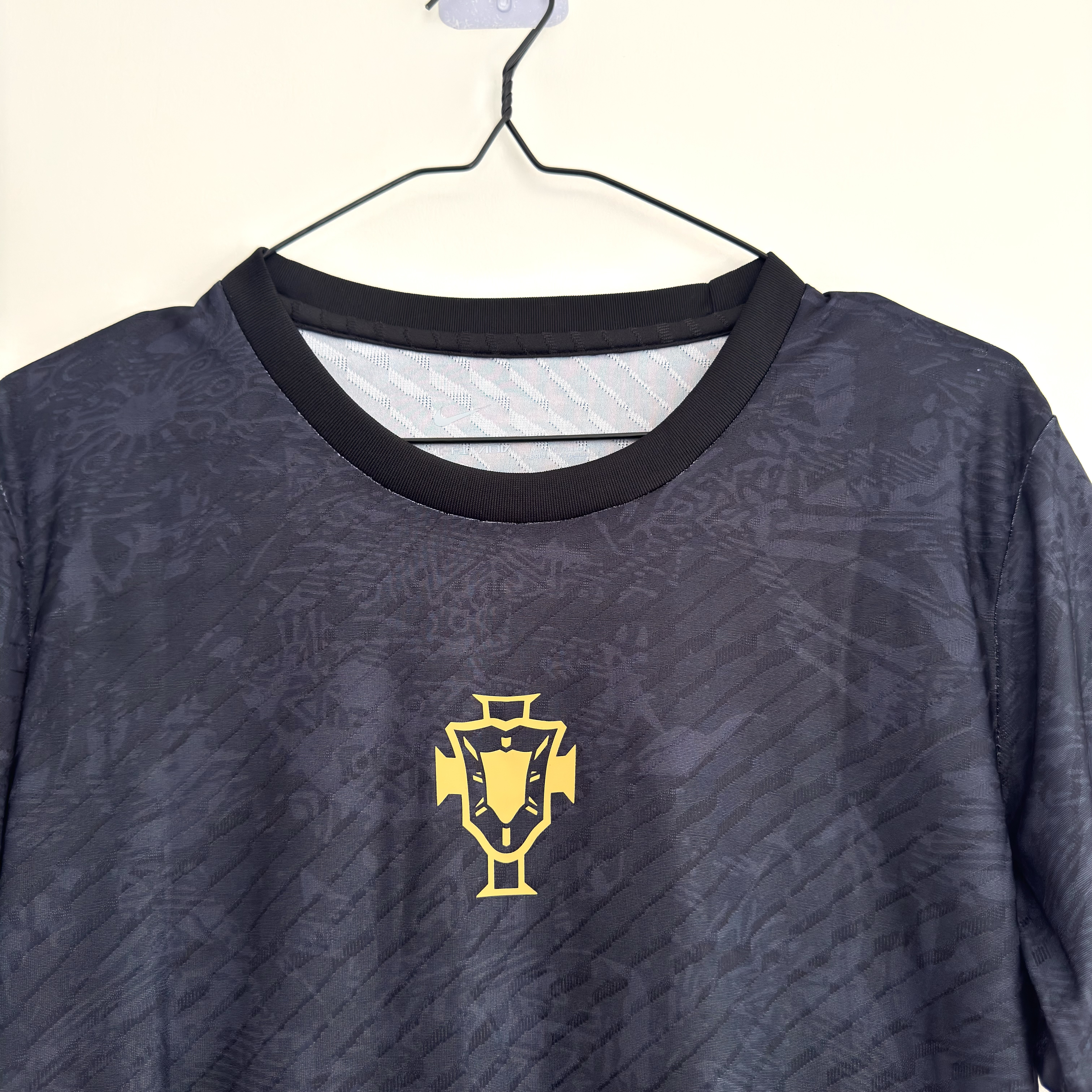 Camisola Portugal GOAT - Edição Especial CR7 - Versão jogador - Tamanho S 9