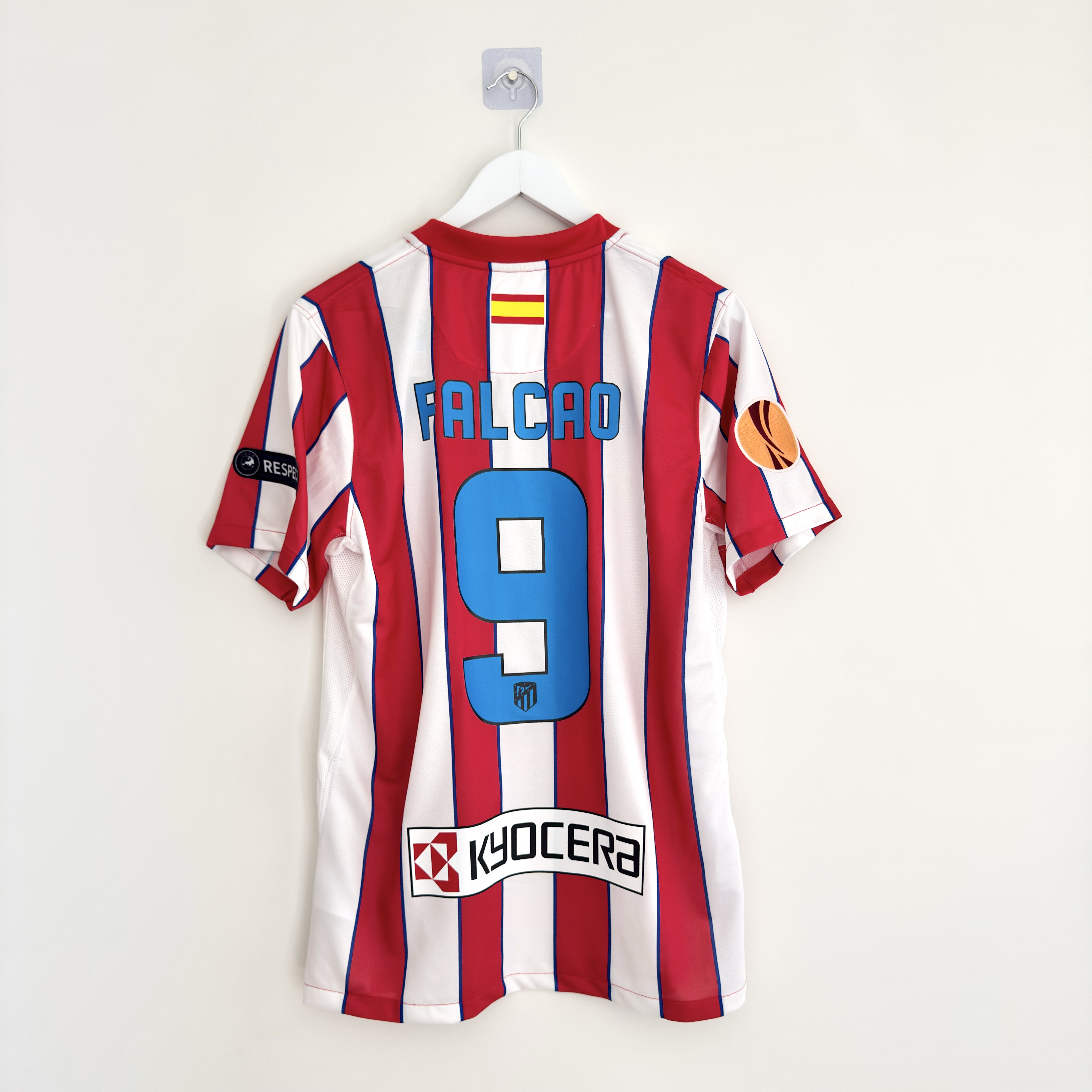 Camisola principal Atlético de Madrid Final Liga Europa 2011/2012 - Falcao 9 - Versão adepto - Tamanho M 1
