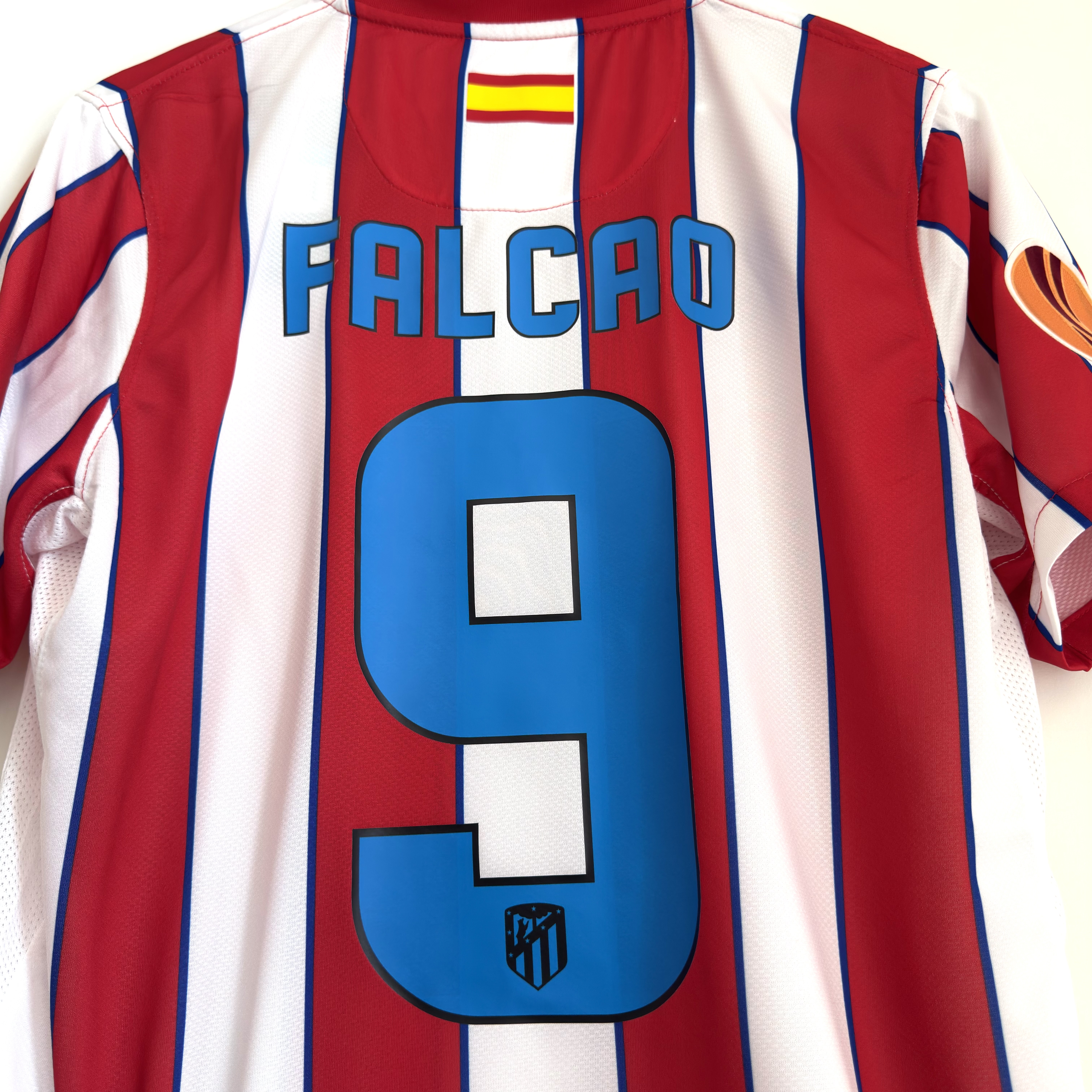 Camisola principal Atlético de Madrid Final Liga Europa 2011/2012 - Falcao 9 - Versão adepto - Tamanho M 3
