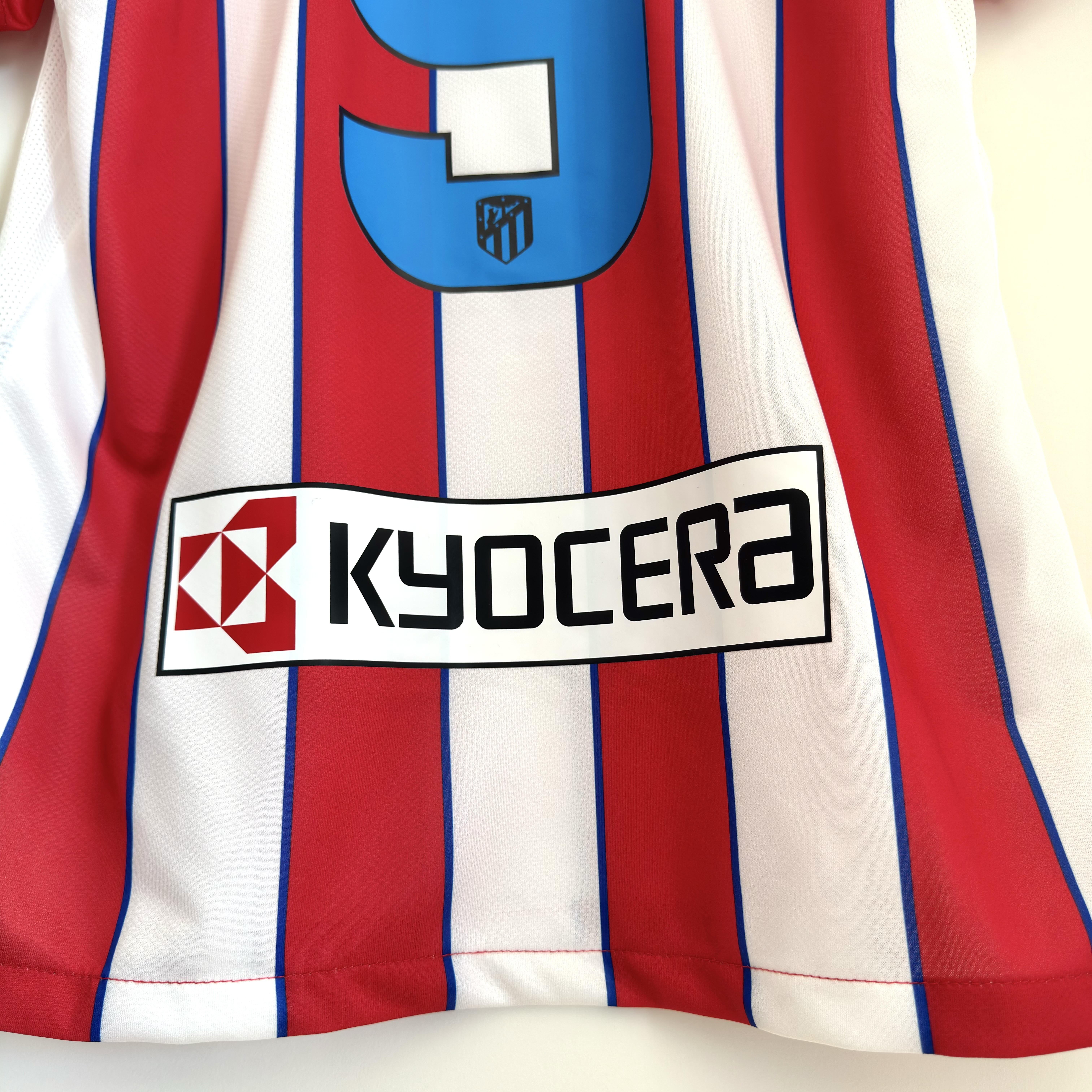 Camisola principal Atlético de Madrid Final Liga Europa 2011/2012 - Falcao 9 - Versão adepto - Tamanho M 9