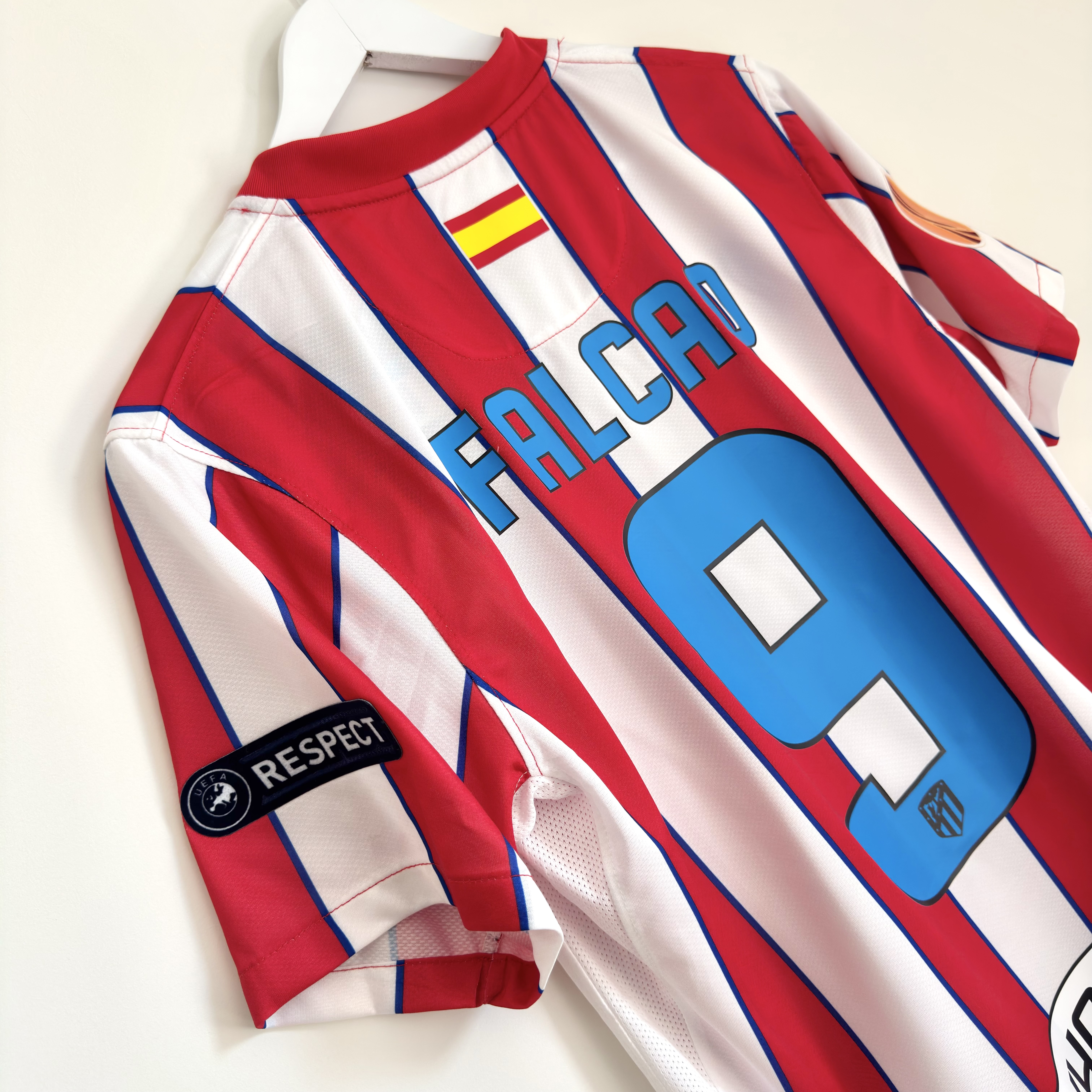 Camisola principal Atlético de Madrid Final Liga Europa 2011/2012 - Falcao 9 - Versão adepto - Tamanho M 4