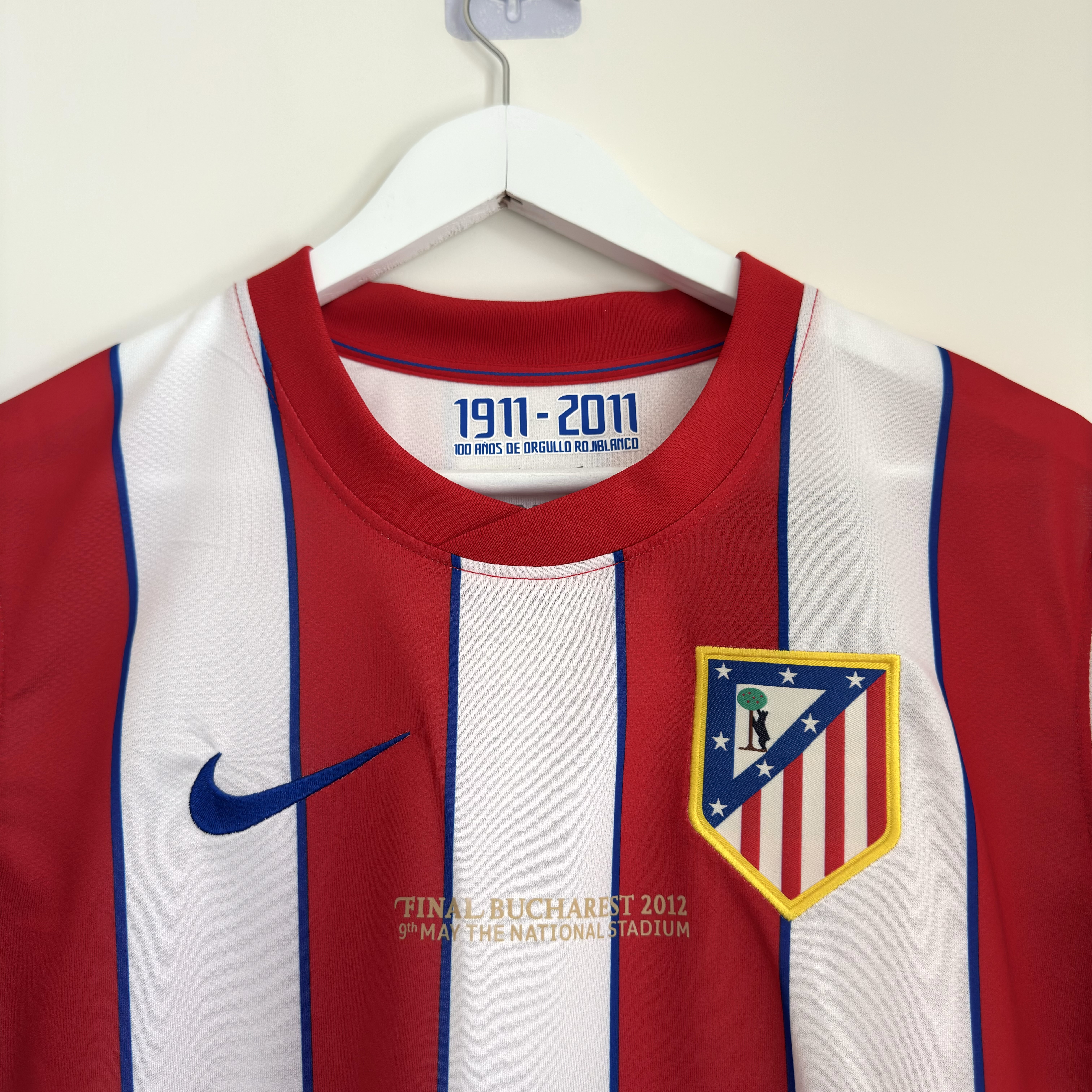 Camisola principal Atlético de Madrid Final Liga Europa 2011/2012 - Falcao 9 - Versão adepto - Tamanho M 6