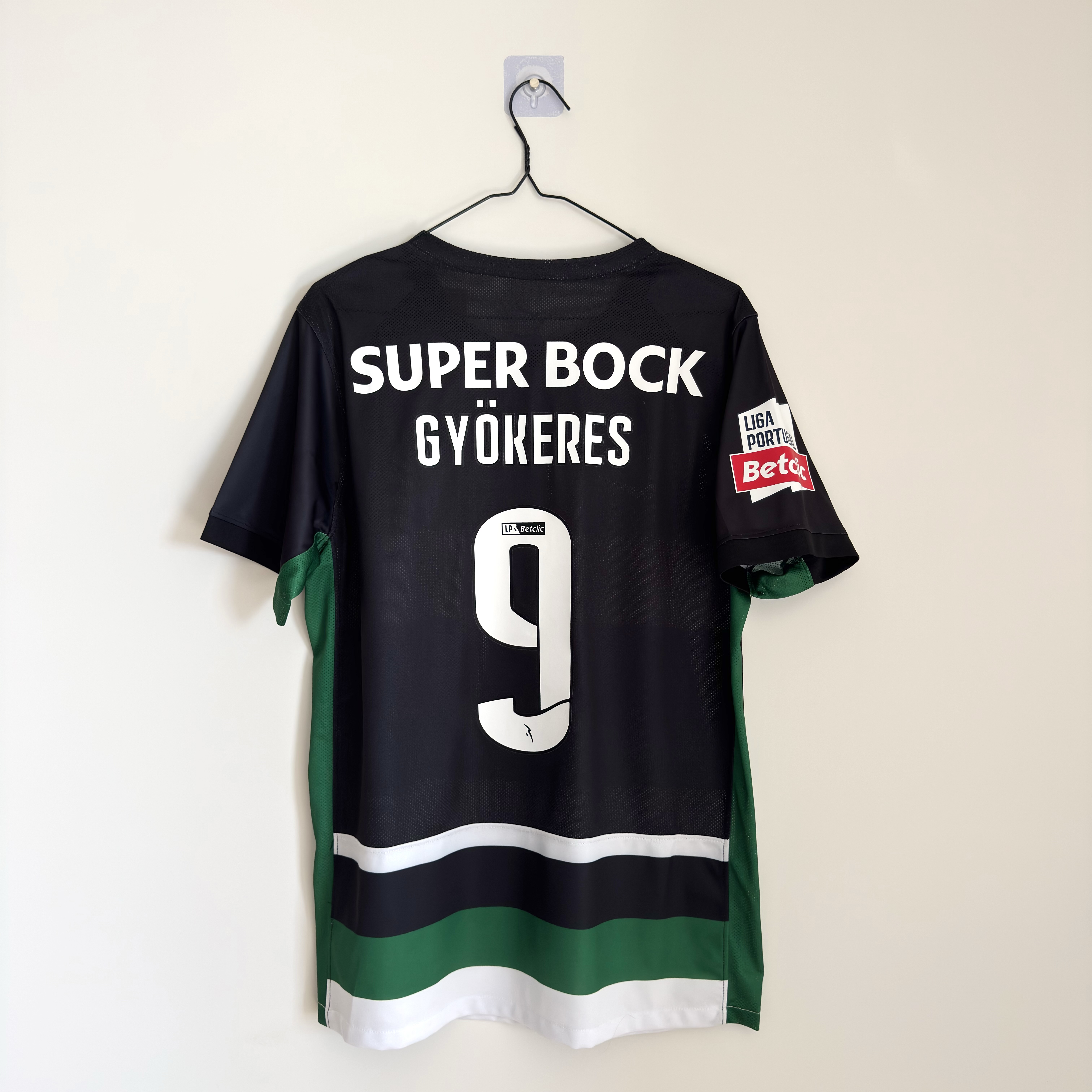 Camisola principal Sporting CP 2024/2025 - Gyökeres 9 - Versão adepto - Tamanho M 1