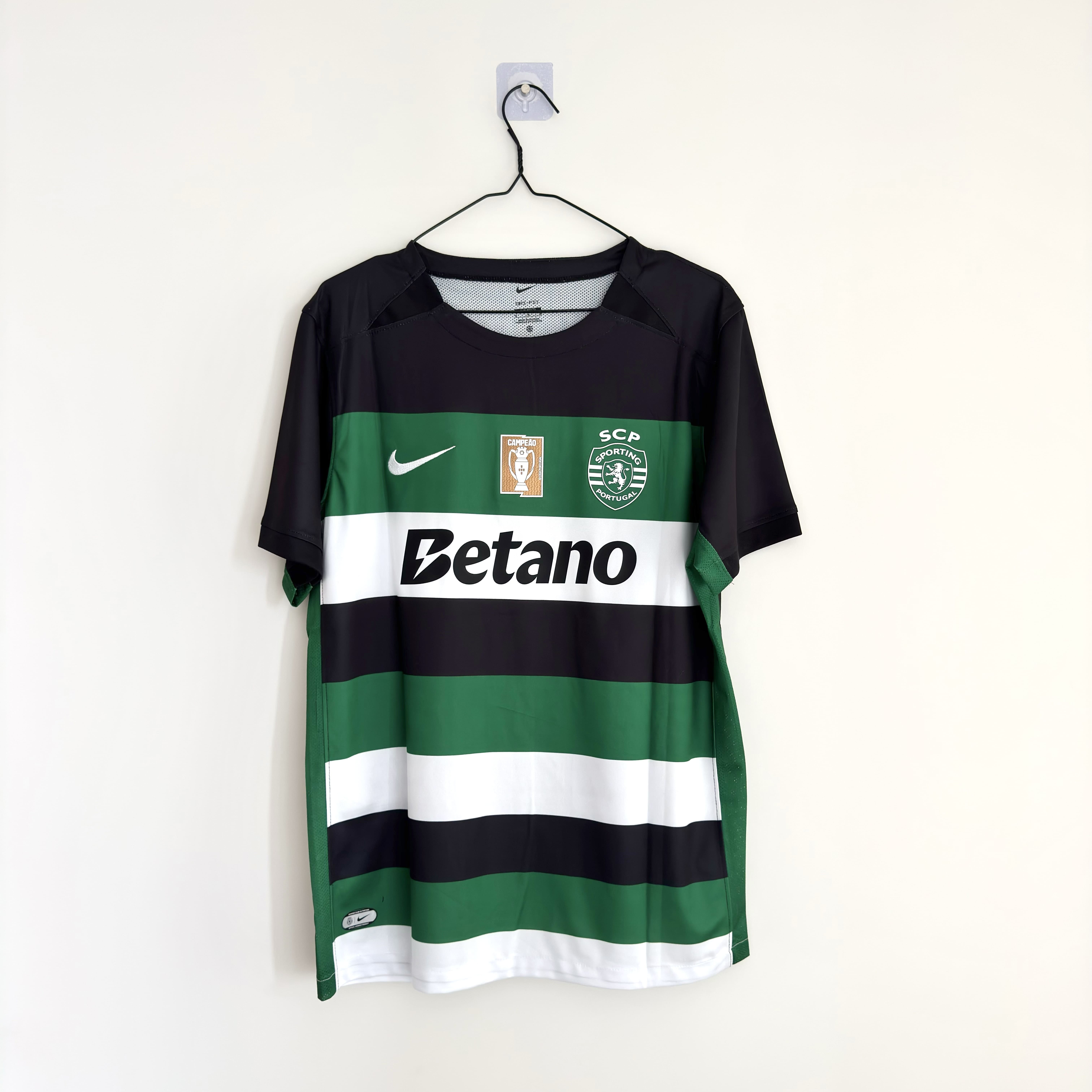 Camisola principal Sporting CP 2024/2025 Bicampeão Nacional - Versão adepto  2