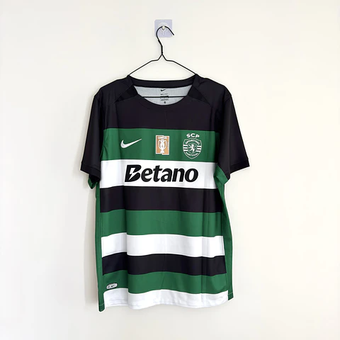 Camisola principal Sporting CP 2024/2025 Bicampeão Nacional - Versão adepto 