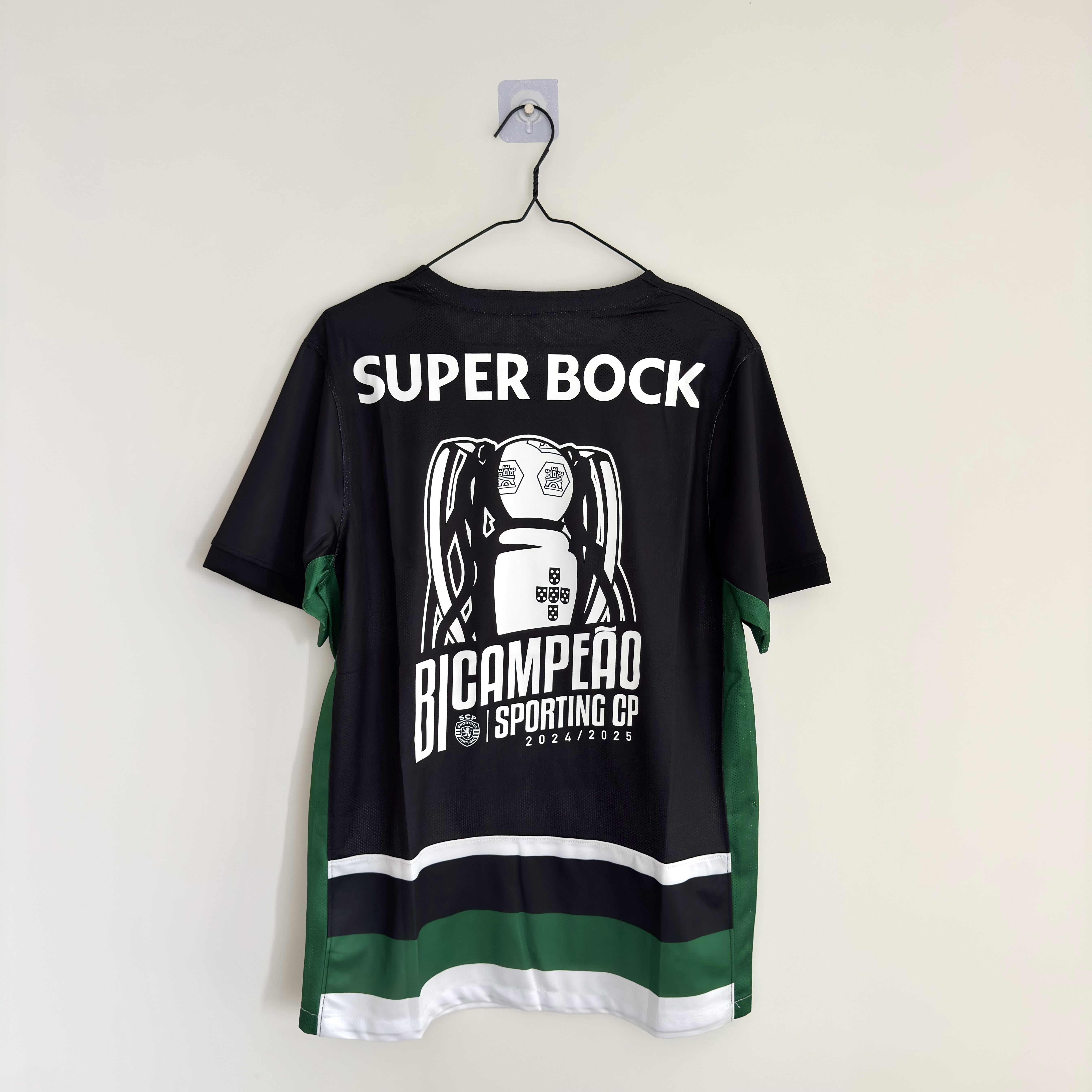 Camisola principal Sporting CP 2024/2025 Bicampeão Nacional - Versão adepto  1