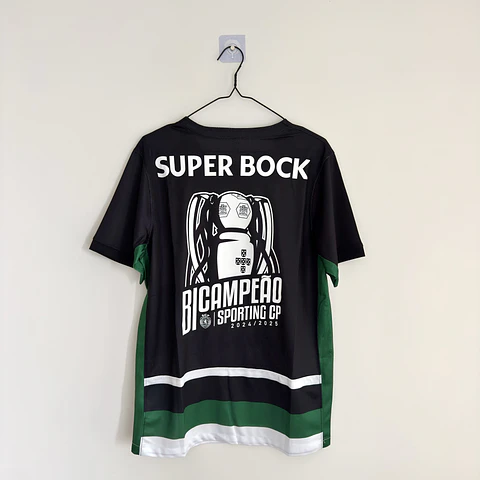 Camisola principal Sporting CP 2024/2025 Bicampeão Nacional - Versão adepto 