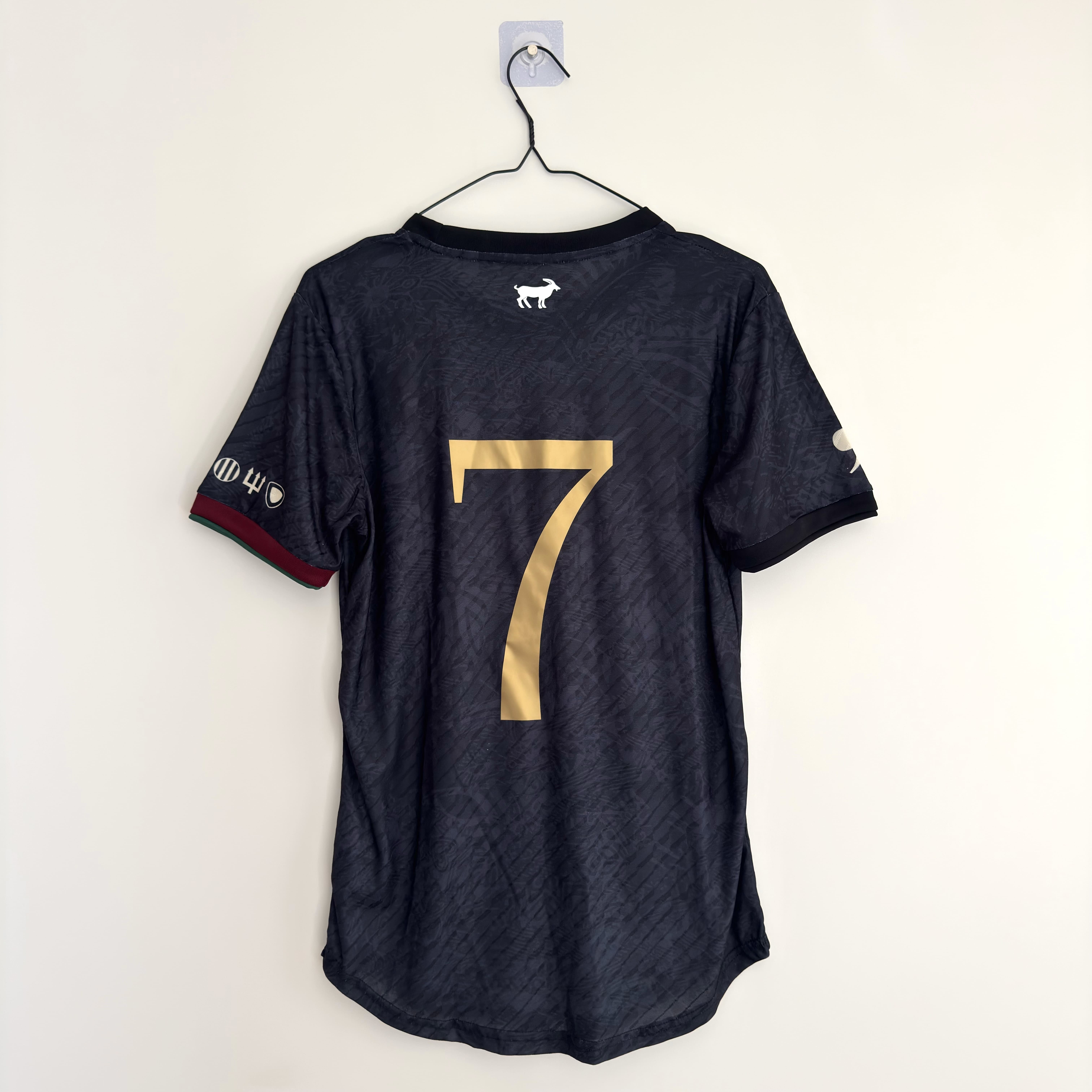 Camisola Portugal GOAT - Edição Especial CR7 - Versão jogador - Tamanho S 1