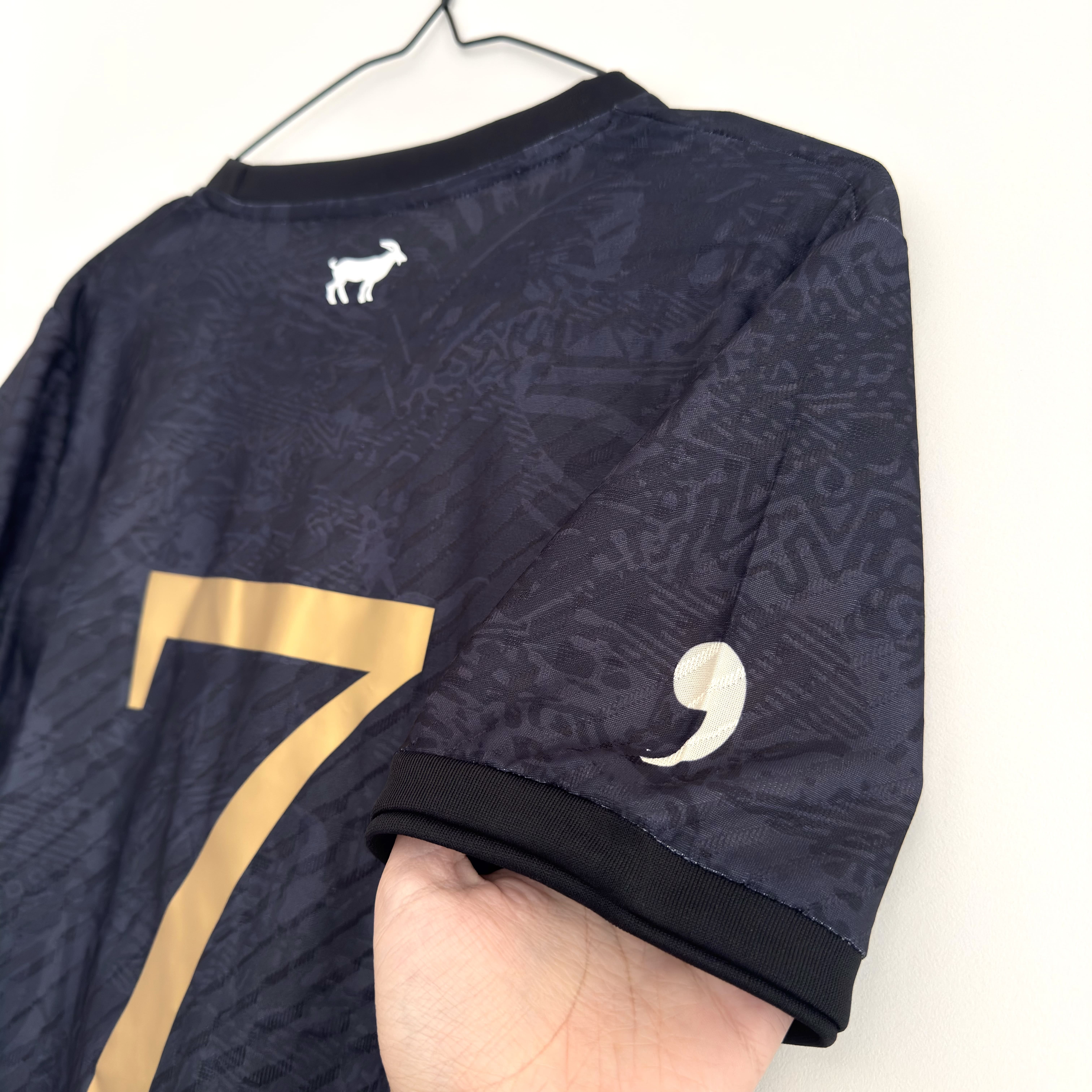 Camisola Portugal GOAT - Edição Especial CR7 - Versão jogador - Tamanho S 4