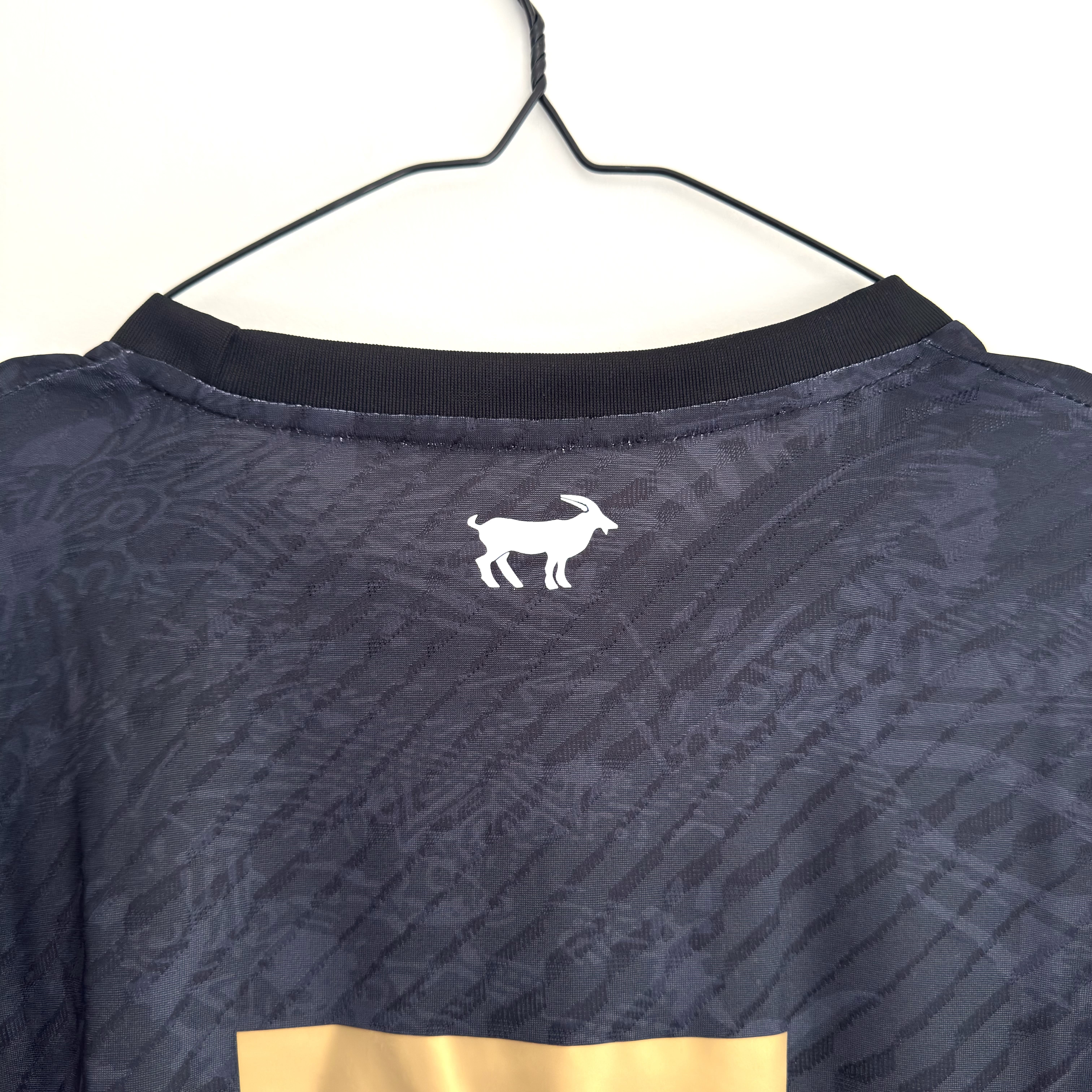 Camisola Portugal GOAT - Edição Especial CR7 - Versão jogador - Tamanho S 8