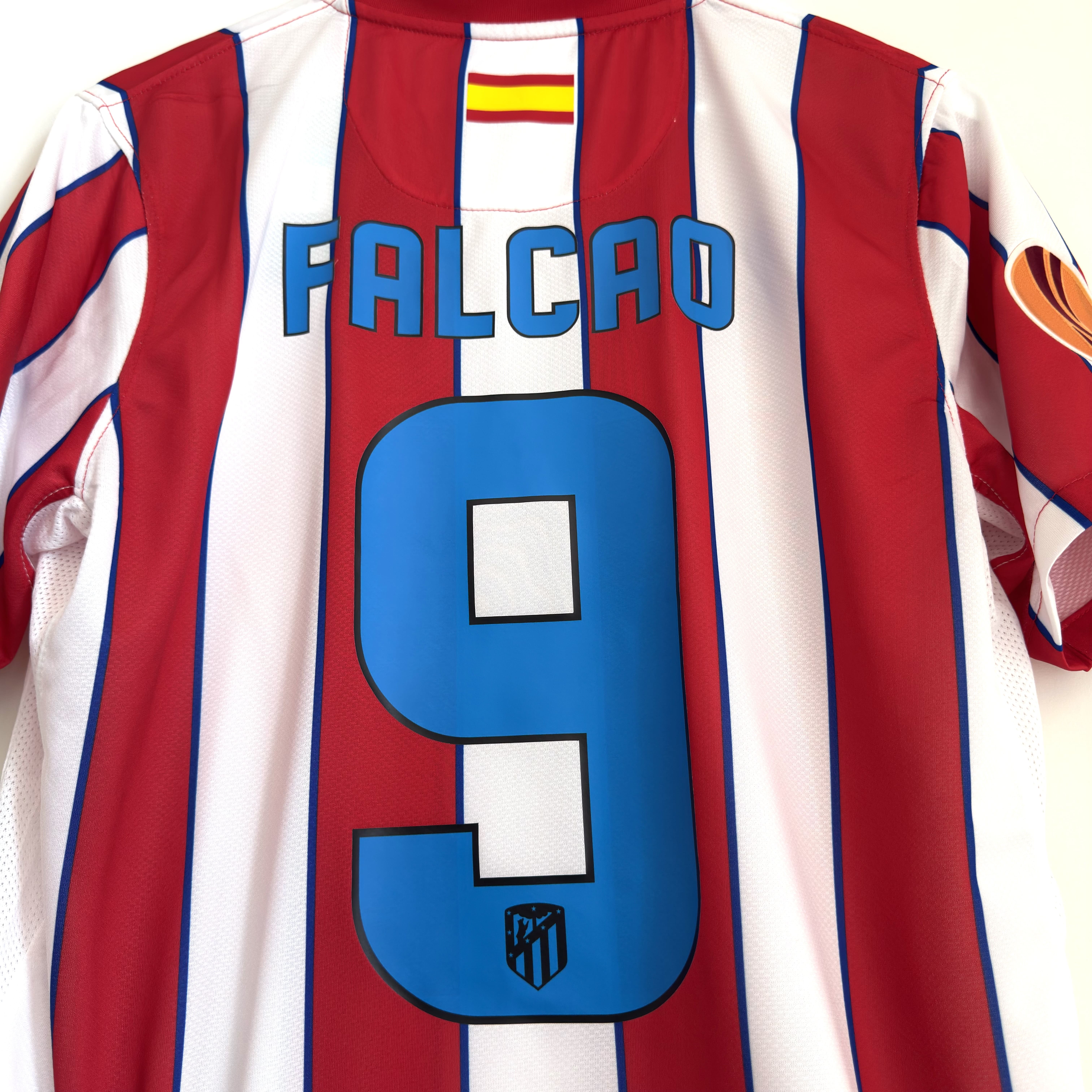 Camisola principal Atlético de Madrid Final Liga Europa 2011/2012 - Falcao 9 - Versão adepto - Tamanho M 4