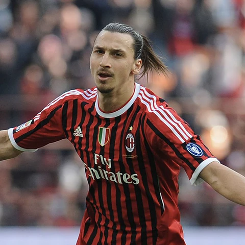 Camisola principal AC Milan 2011/2012 - Ibrahimovic 11 - Versão adepto
