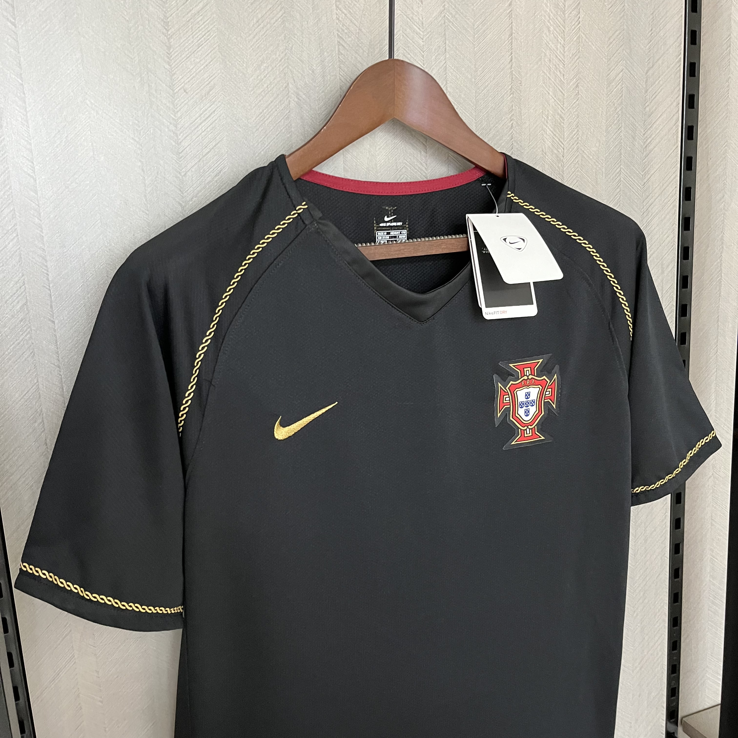 Camisola alternativa Portugal 2006 - C.Ronaldo 17 - Versão adepto 7
