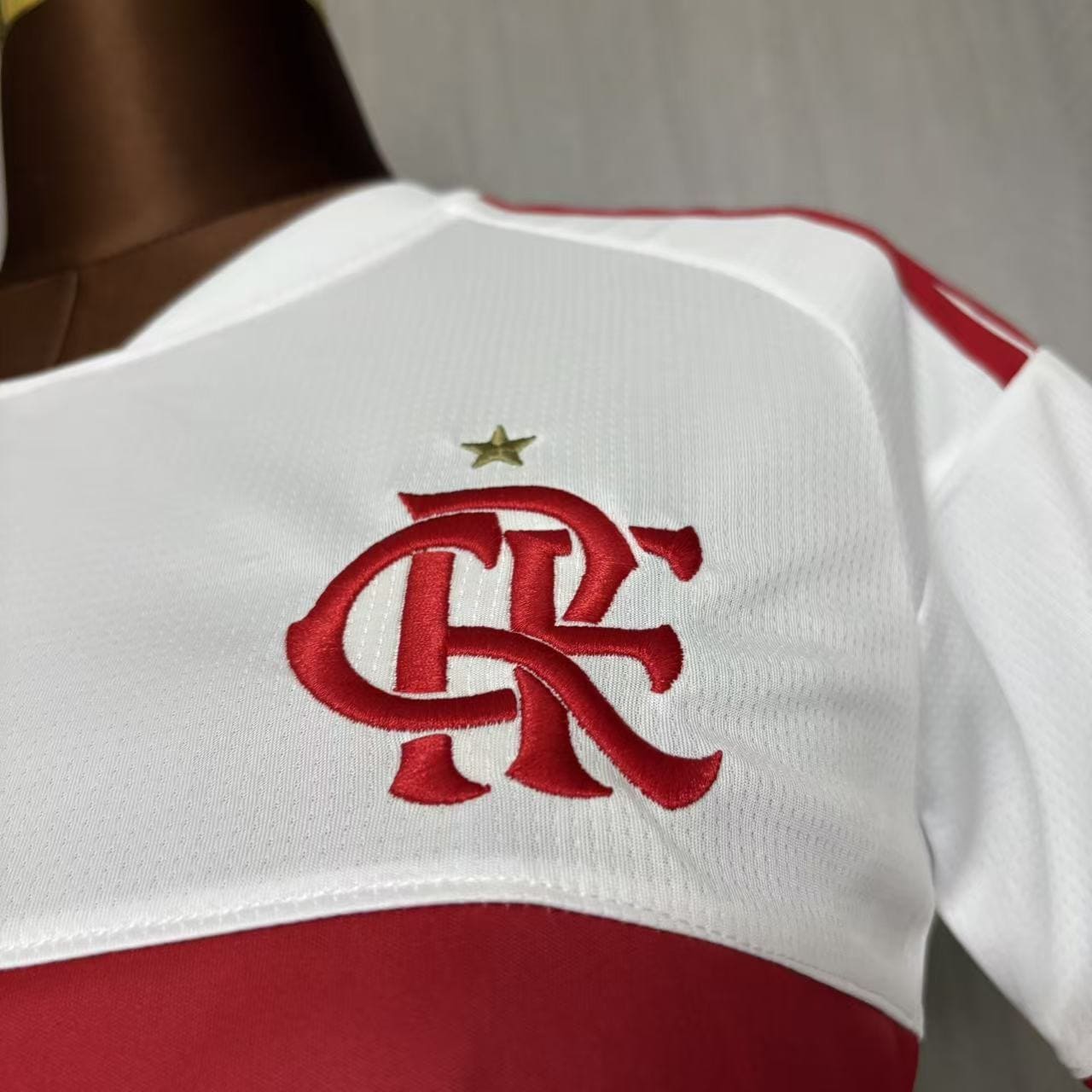 Camisola alternativa Flamengo 2026/2027 - Versão feminina Modelo curto 3
