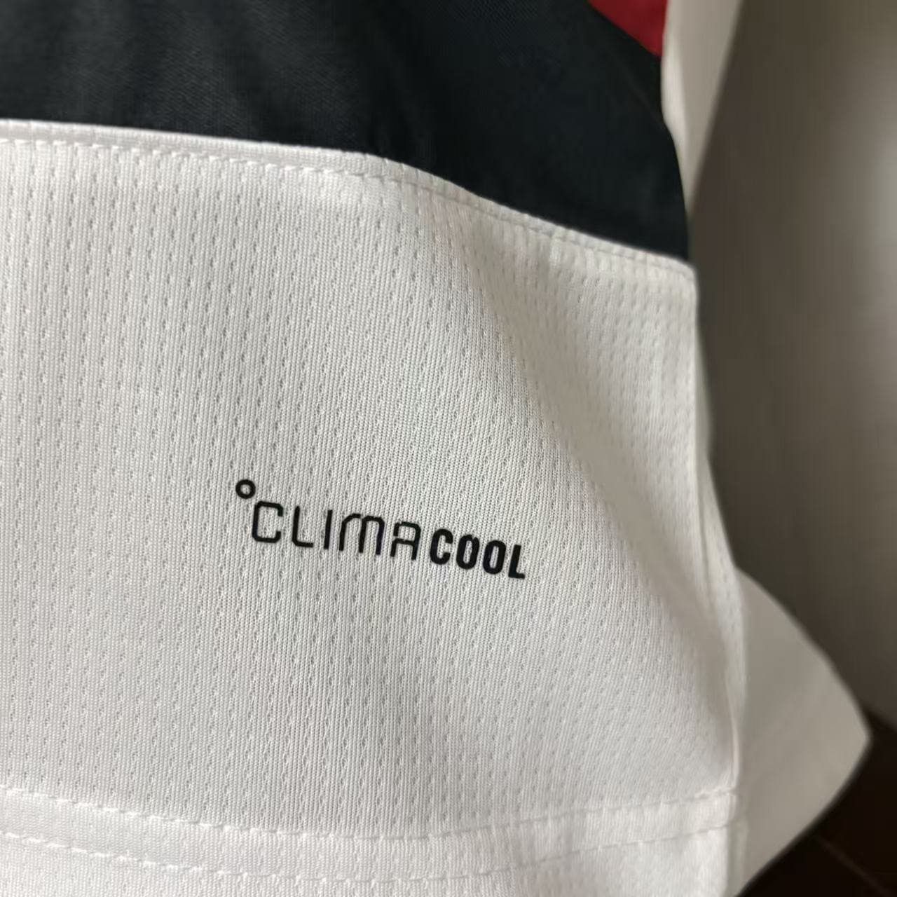 Camisola alternativa Flamengo 2026/2027 - Versão feminina Modelo curto 9