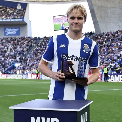 Criança - Camisola principal FC Porto 26/27 - Froholdt 8