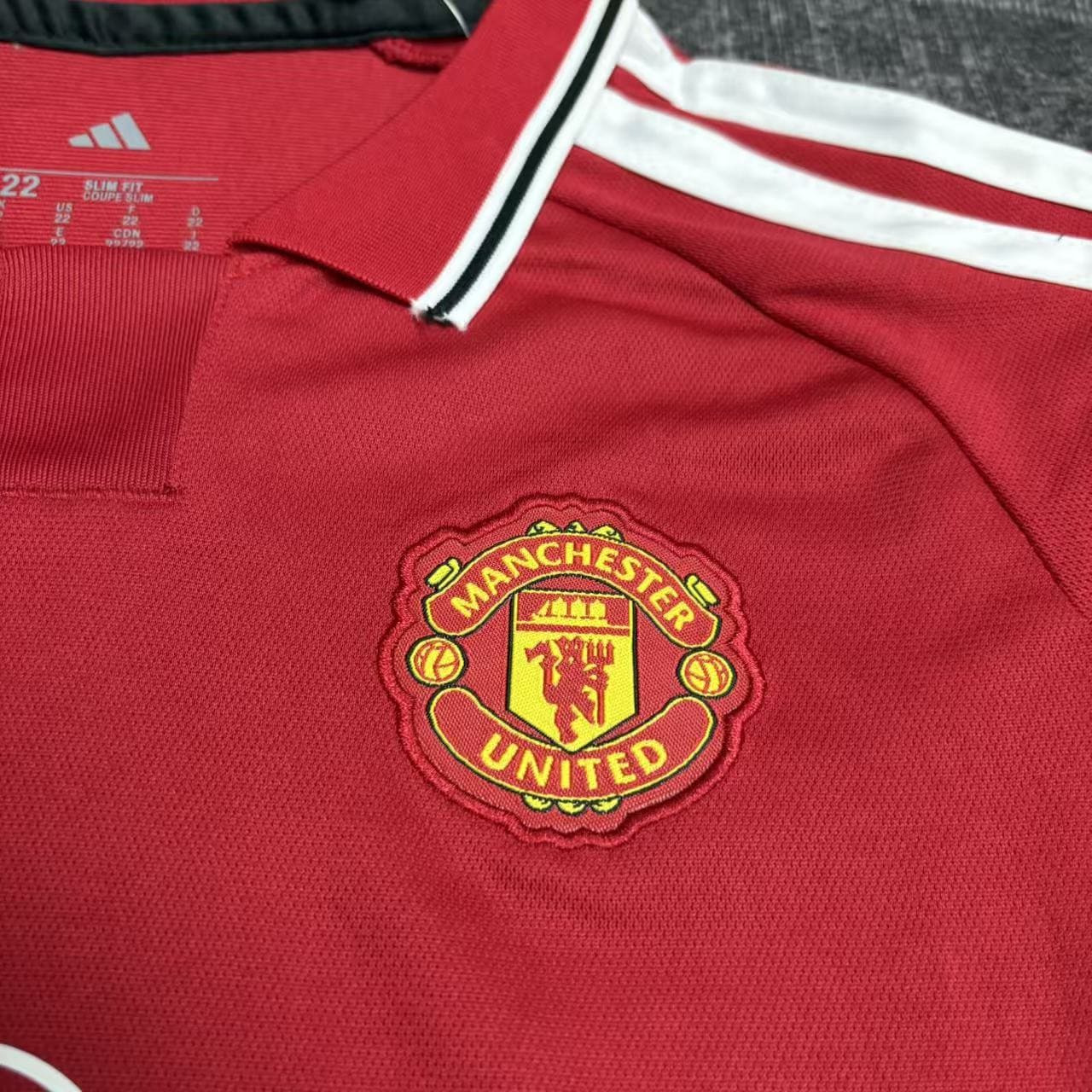 Kit Criança Manchester United principal 26/27 3