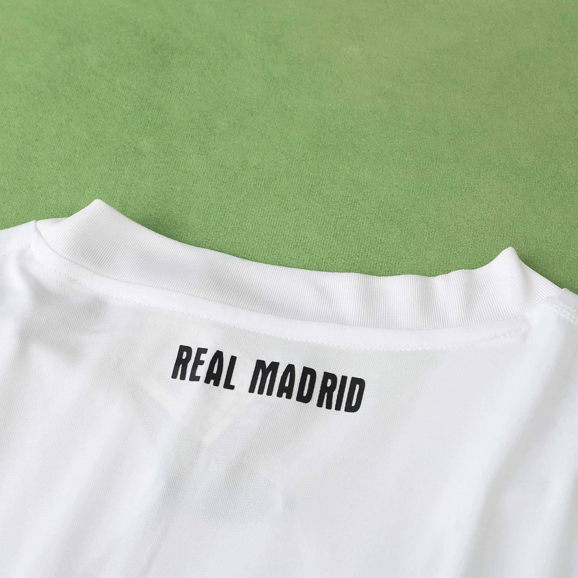 Camisola principal Real Madrid 2010/2011 - Ronaldo 7 - Versão adepto 12