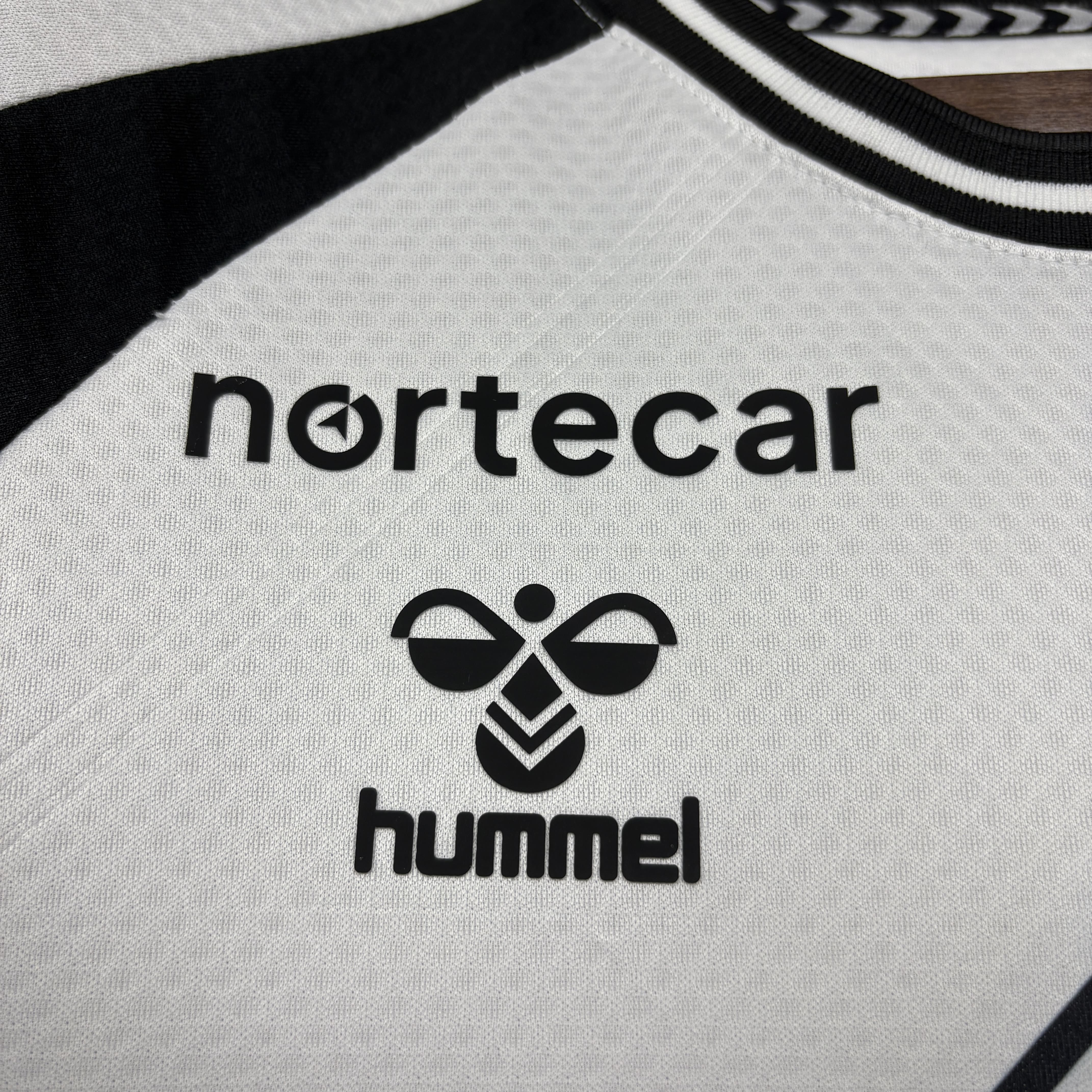 Camisola principal Vitória de Guimarães 26/27 - Versão adepto 4
