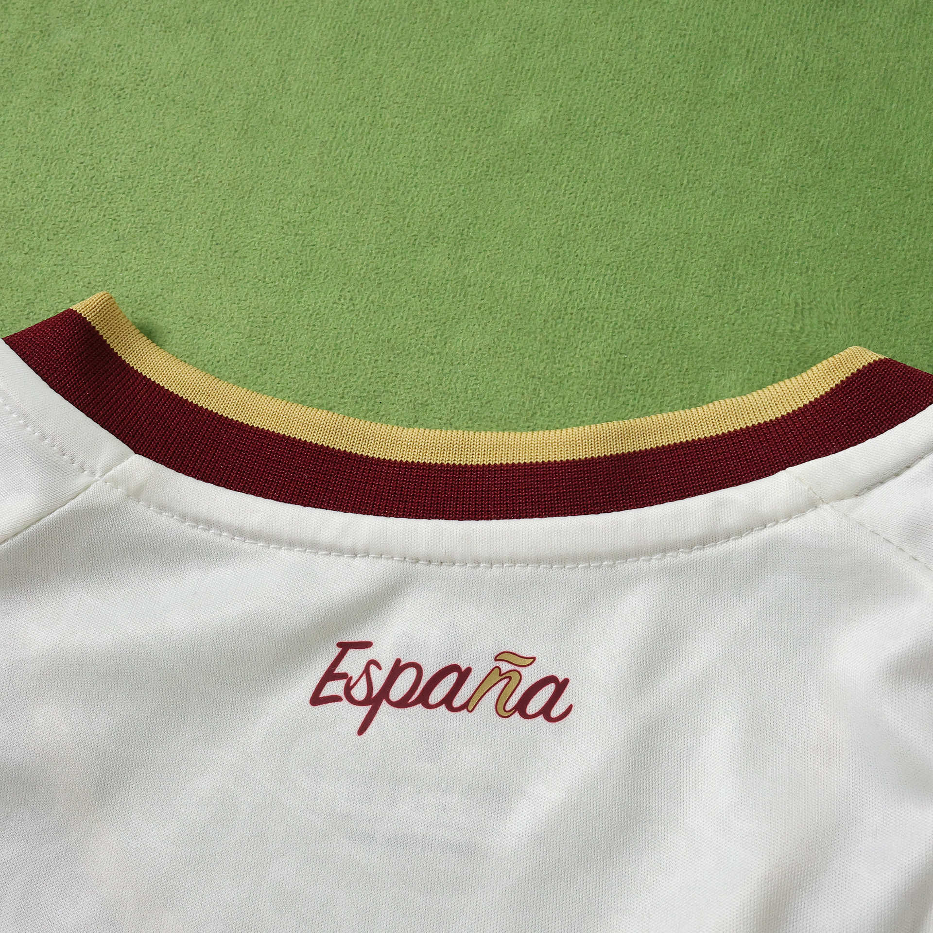 Camisola alternativa Espanha 2026 Cropped 7