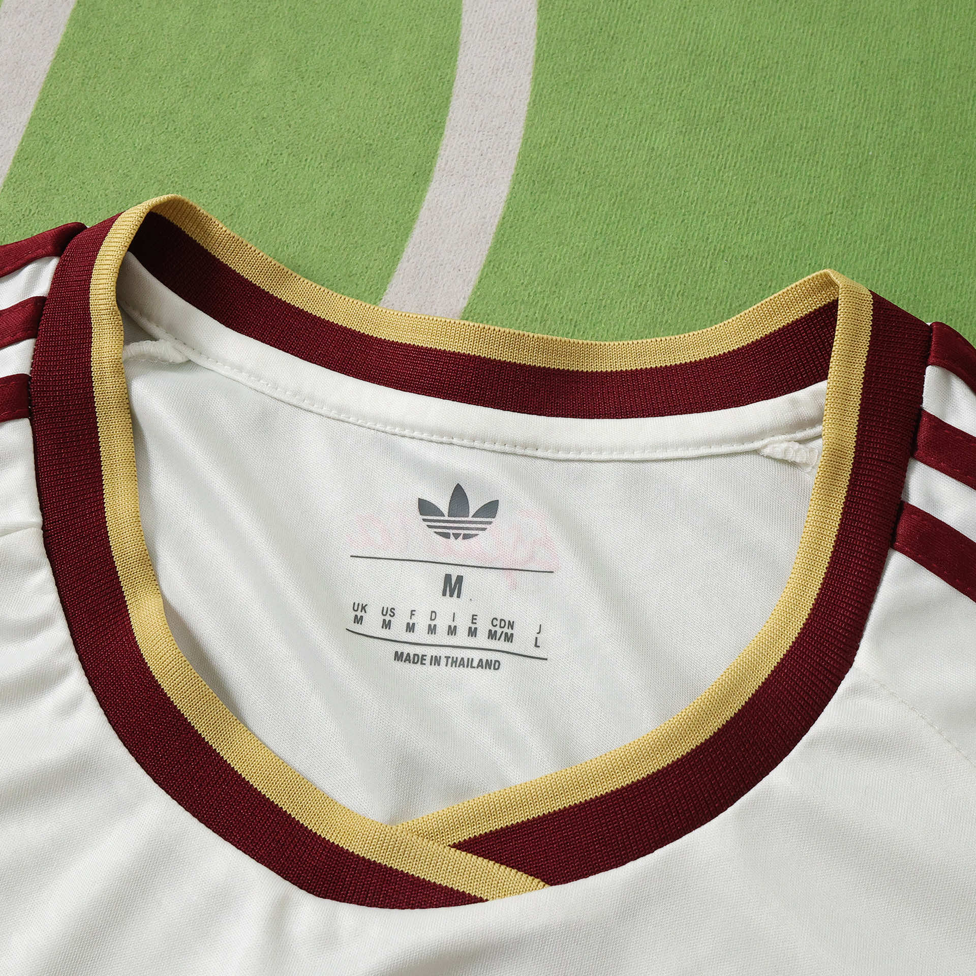 Camisola alternativa Espanha 2026 Cropped 6