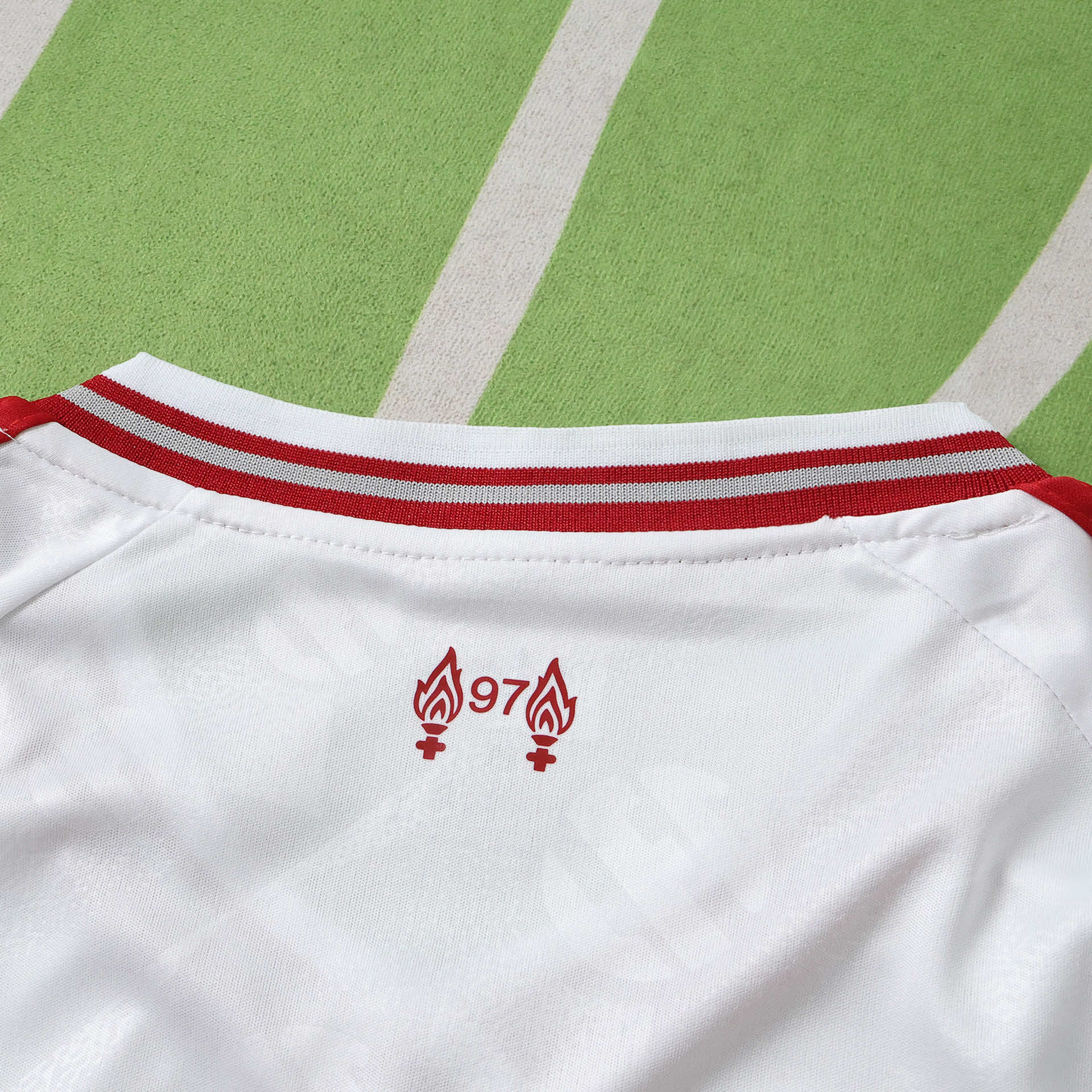 Camisola alternativa Liverpool 26/27 Cropped 8