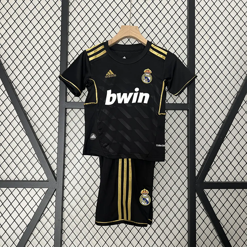 Kit Niños Real Madrid 2011 Retro 1