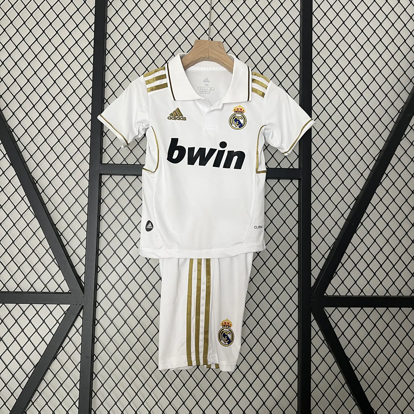 Kit Niños Real Madrid 2011 Retro 1