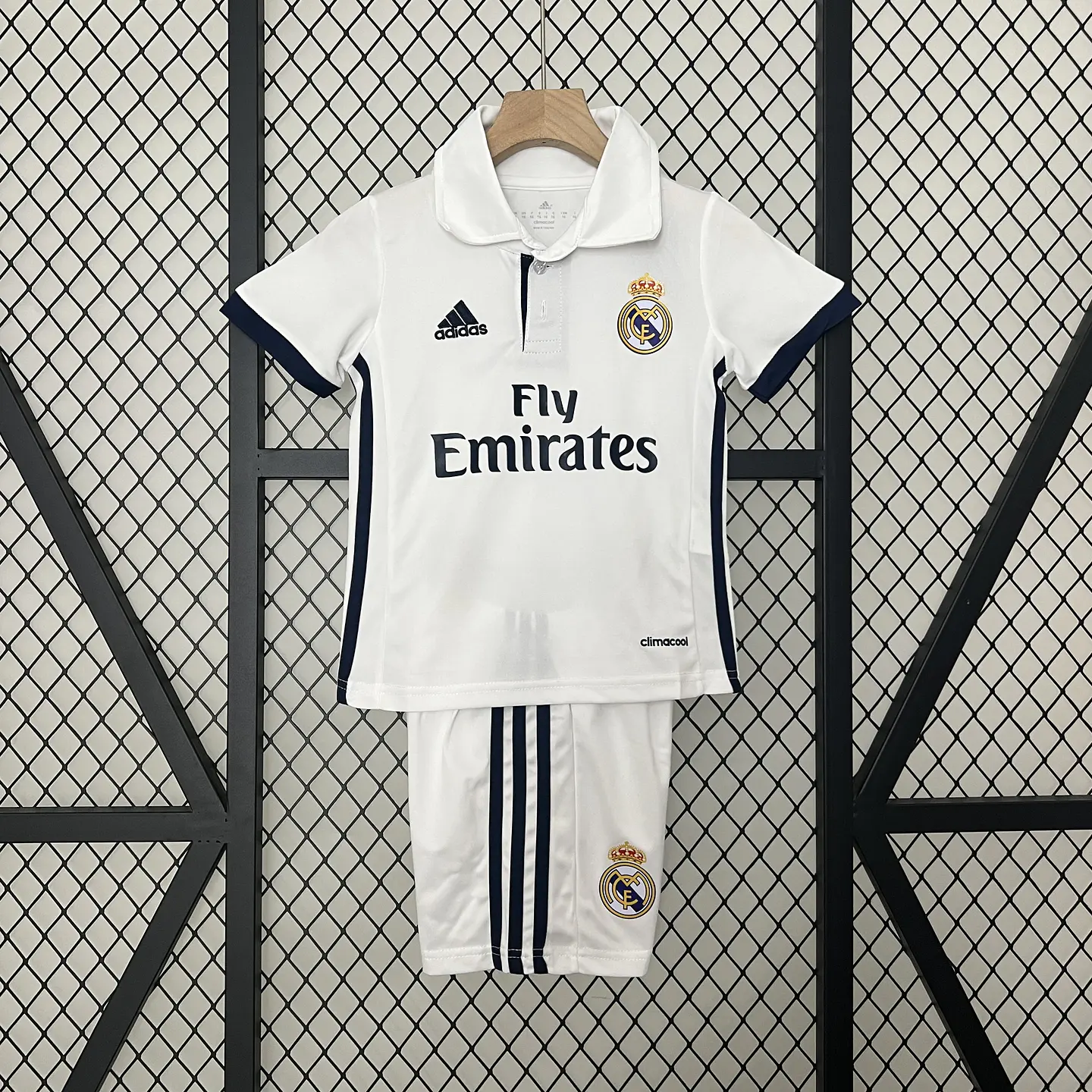 Kit Niños Real Madrid 16/17 Retro 1