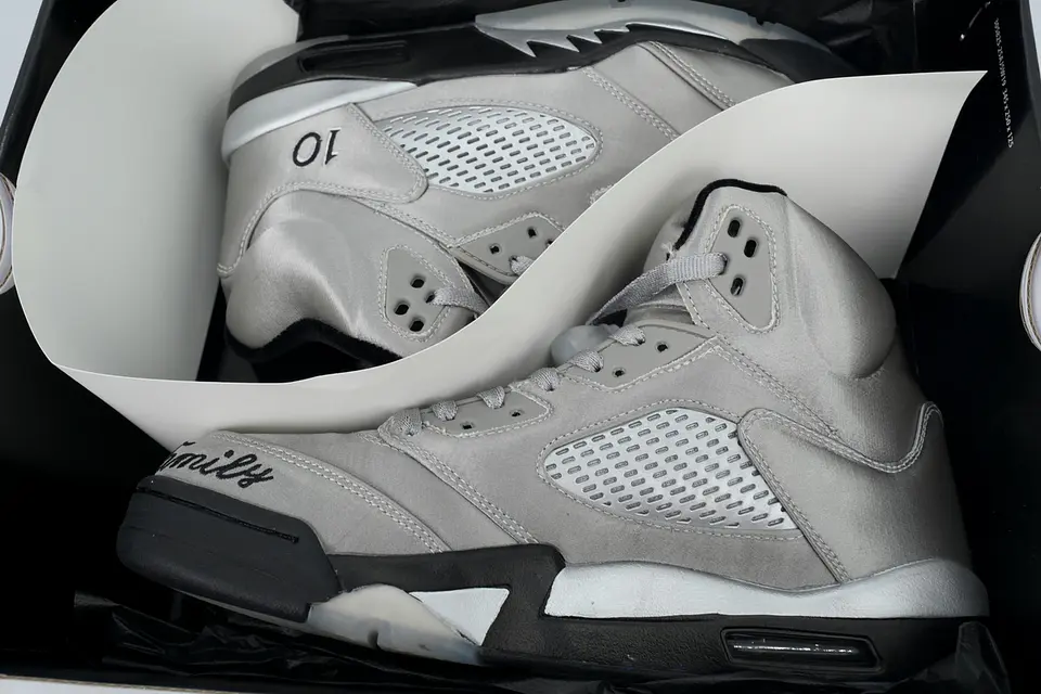 Nike Jordan 5 Retro Wings 8