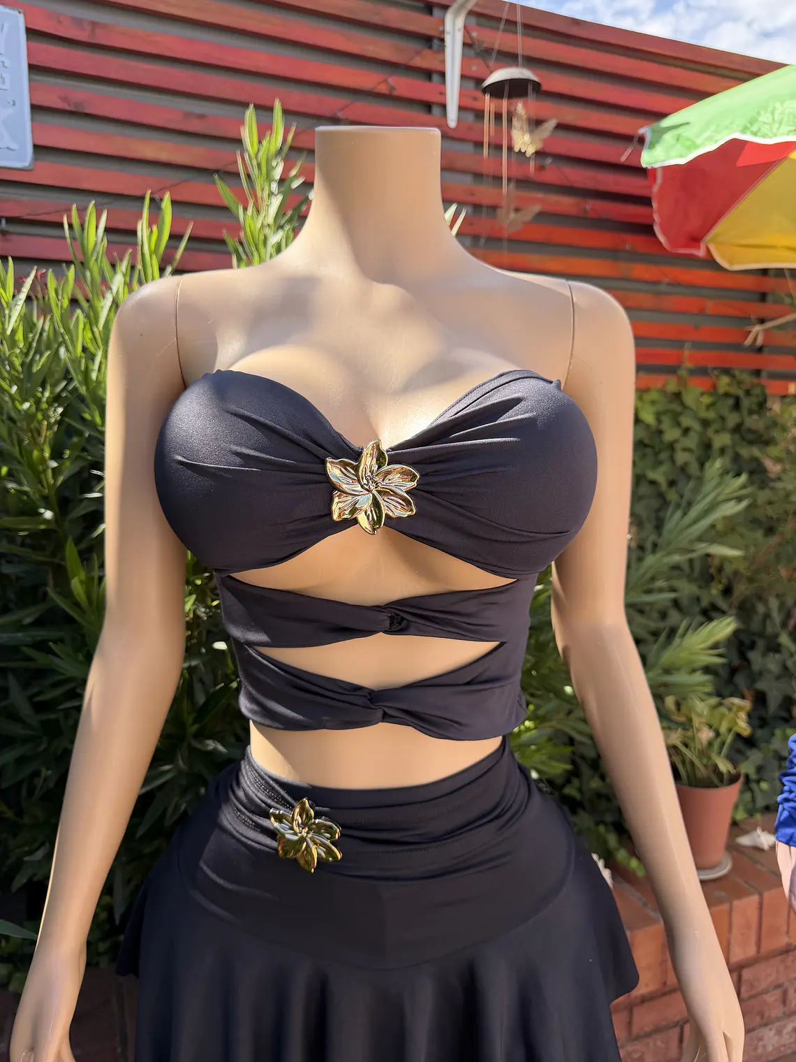 crop strapless hebilla flor doble nudo 1