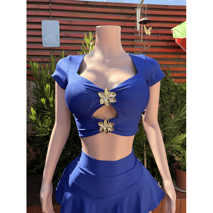 crop doble hebilla flor manga corta