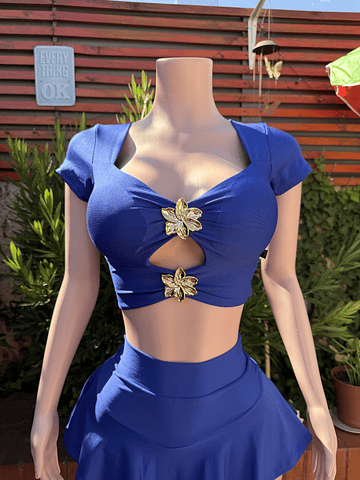 crop doble hebilla flor manga corta