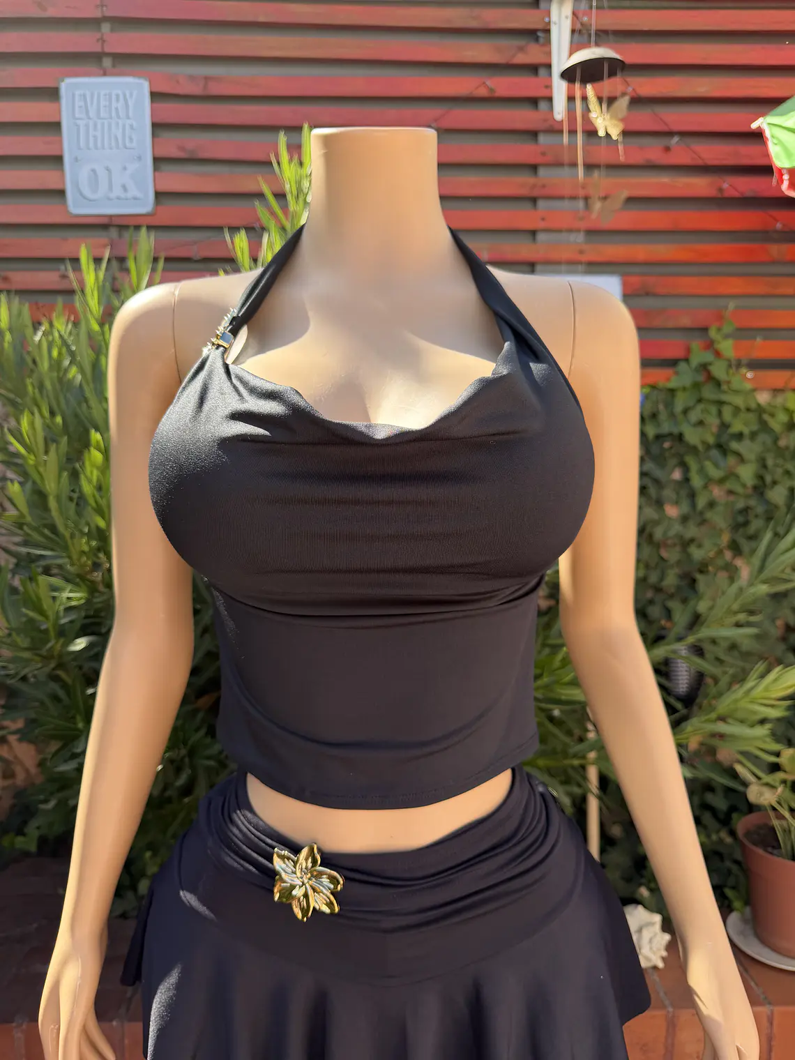 Crop asimetrico rosa iconinc 1