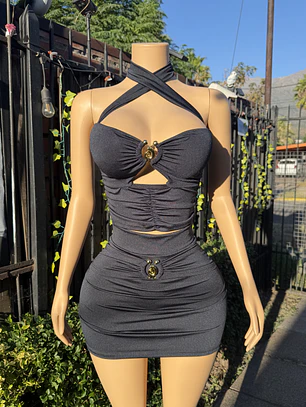 Conjunto de Dos Piezas Crop y Falda Caracol