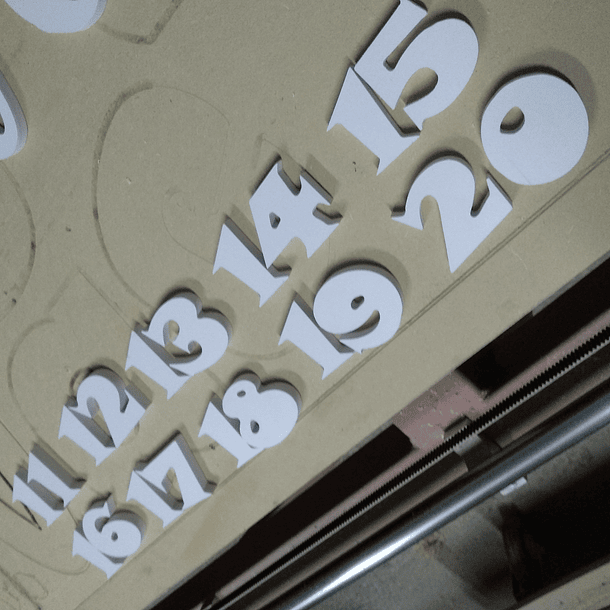 Letras PVC BLANCO 10cm PINTABLE 5