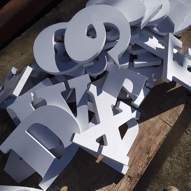 Letras PVC BLANCO 20cm PINTABLE 6