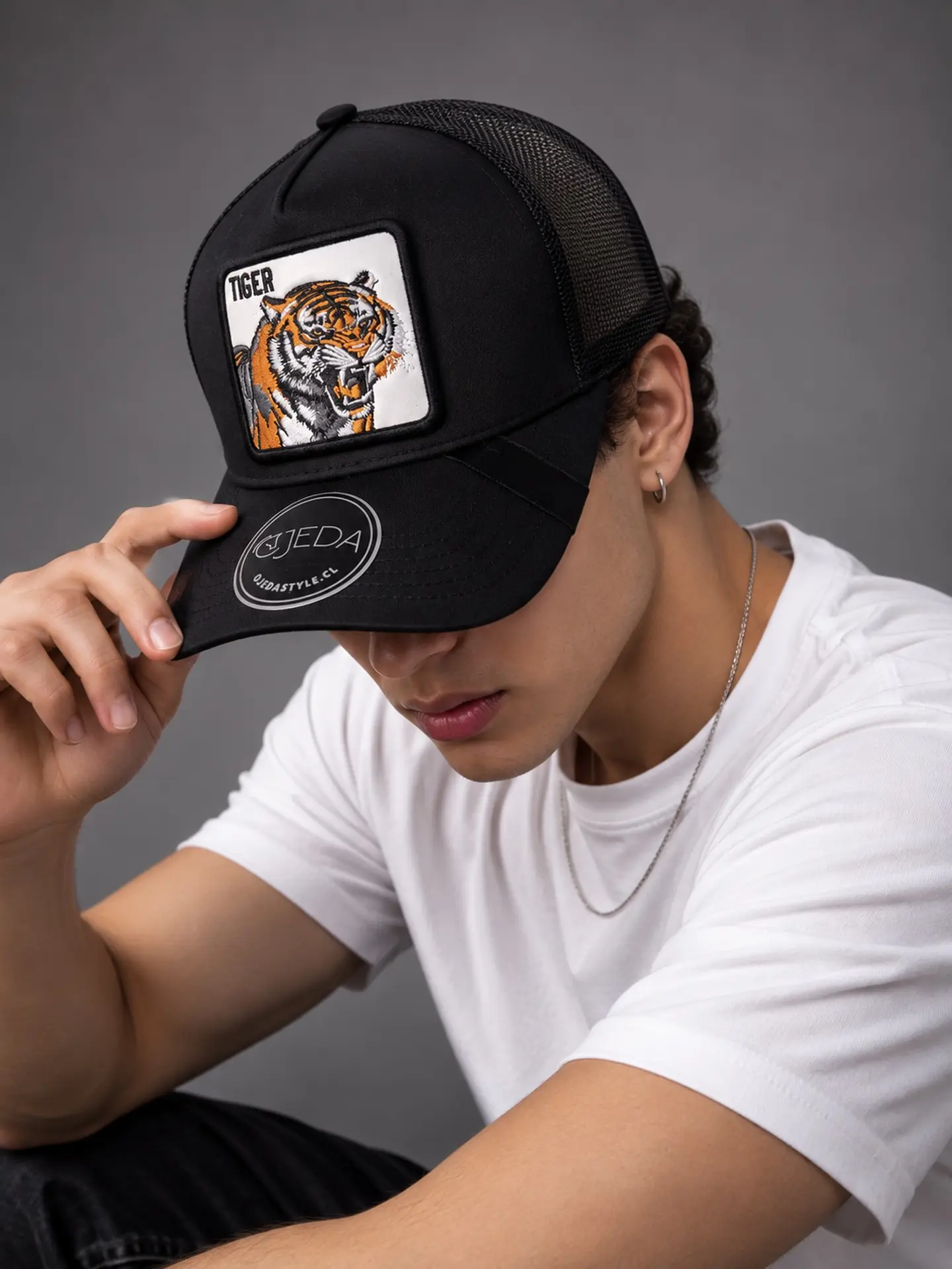 GORRA TRUCKER DE MALLA PREMIUM  9
